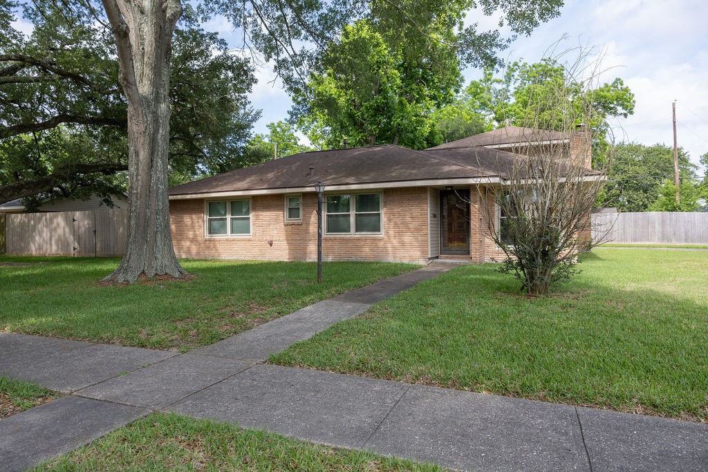 502 Lakeland Drive Property Photo 4