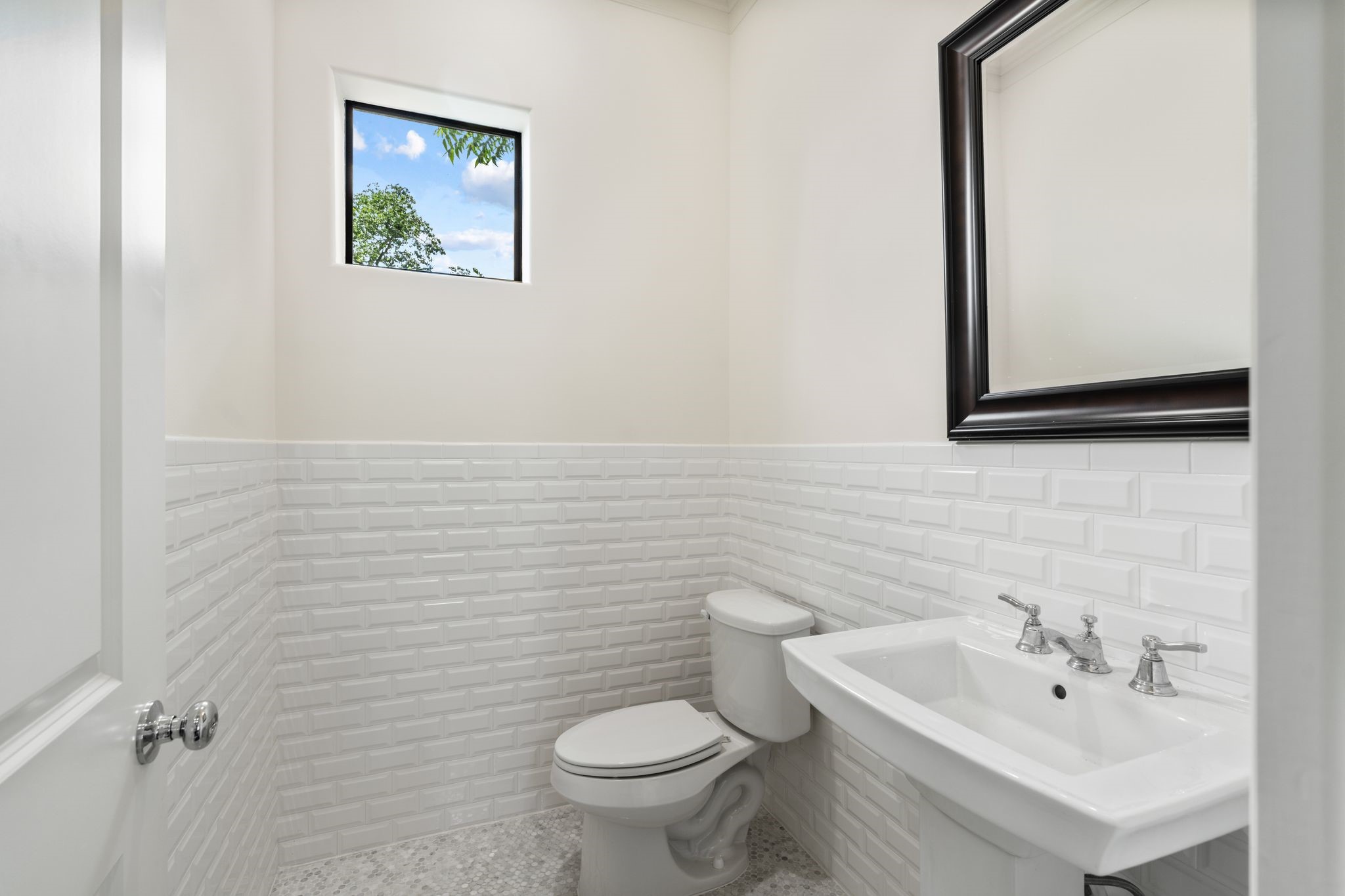 908 Thompson Street Property Photo 14