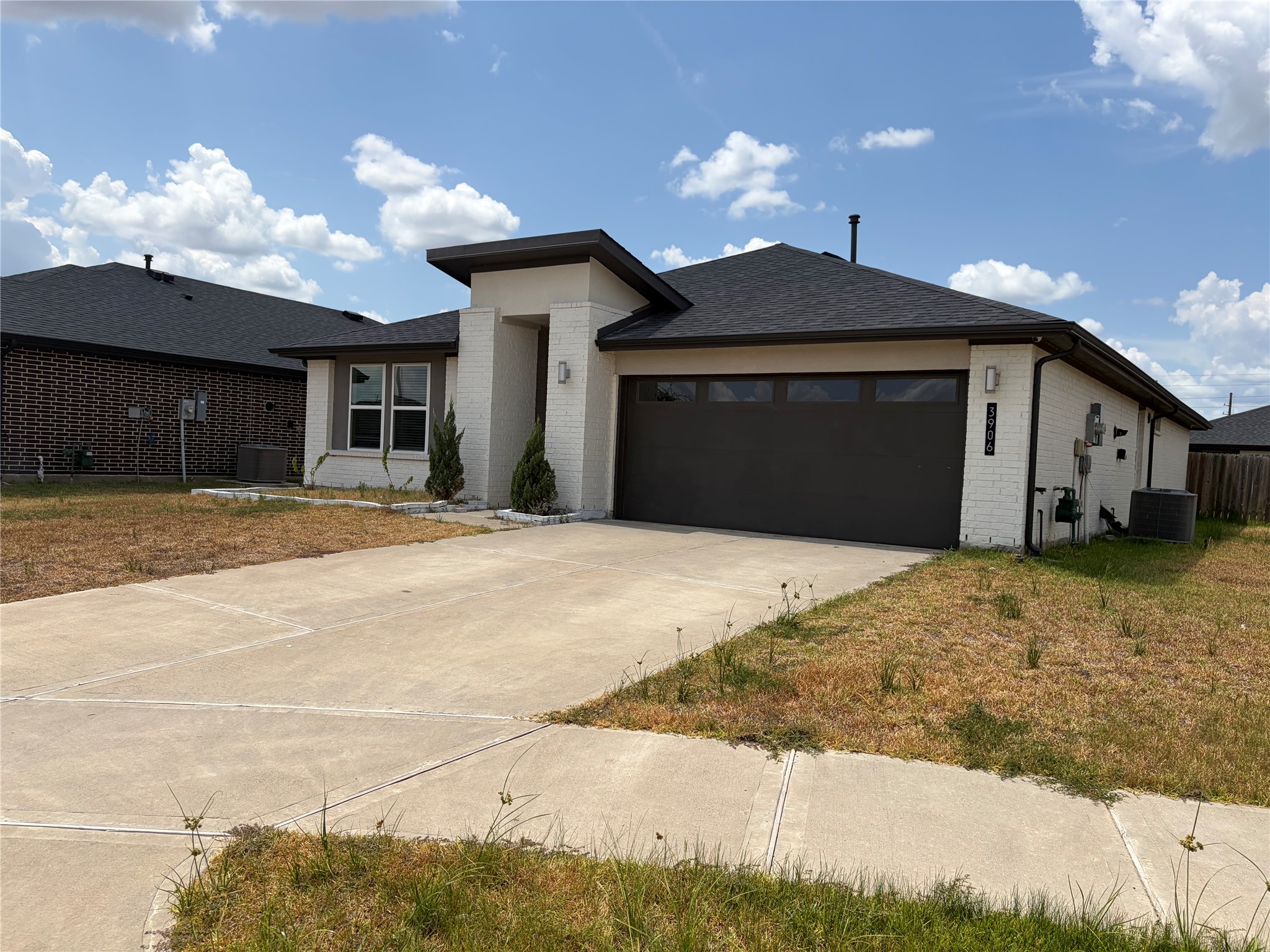 3906 Itzle Island Court Property Photo 1