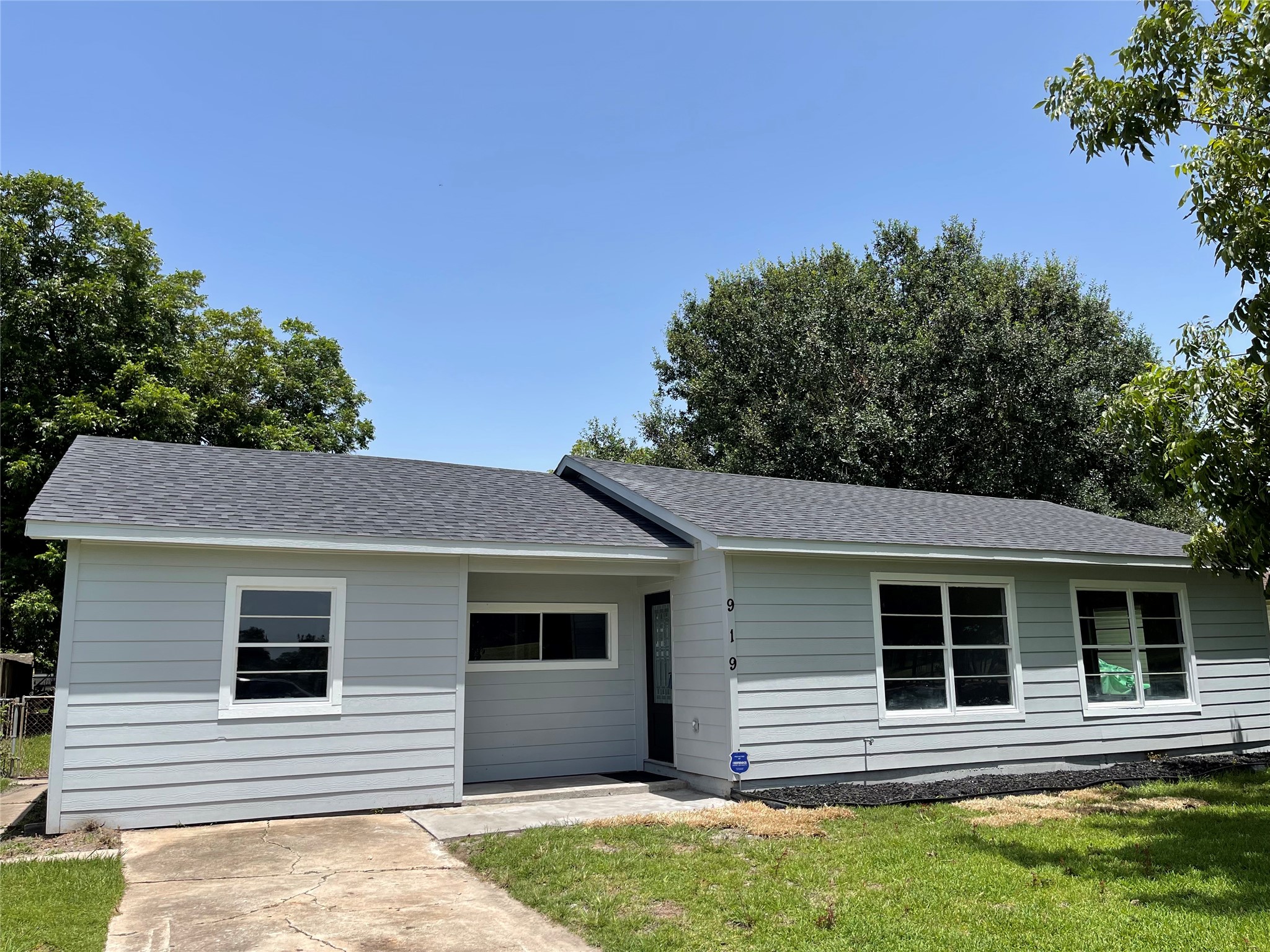 919 Foster Avenue Property Photo 1