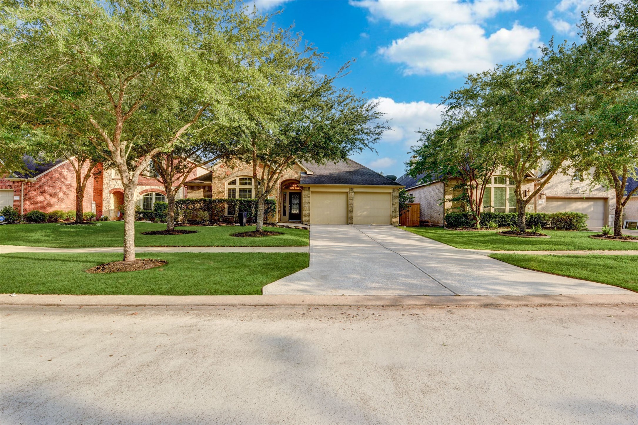 5426 Linden Rose Lane Property Photo 2