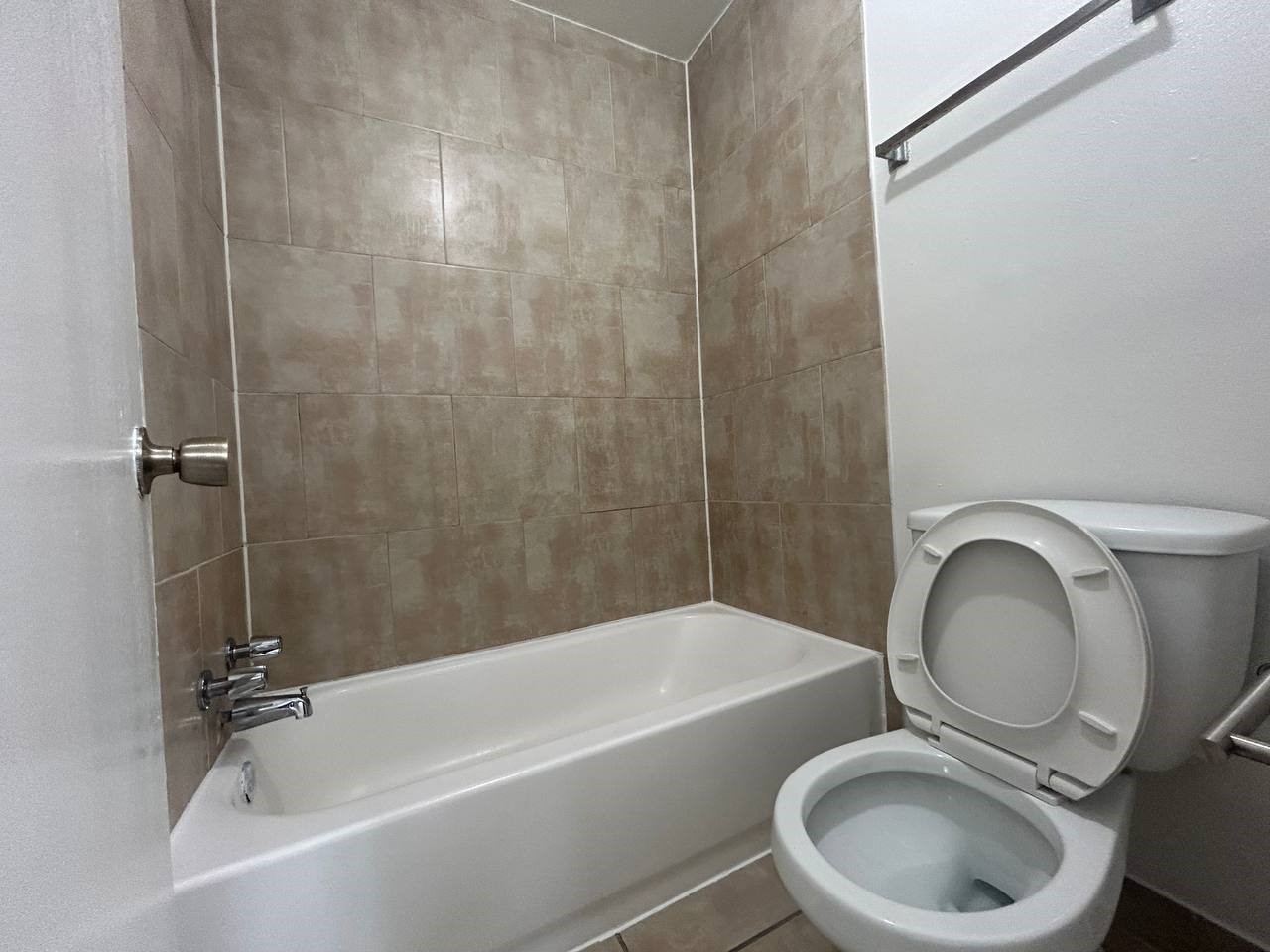 1010 S Wayside Drive 107 Property Photo 29