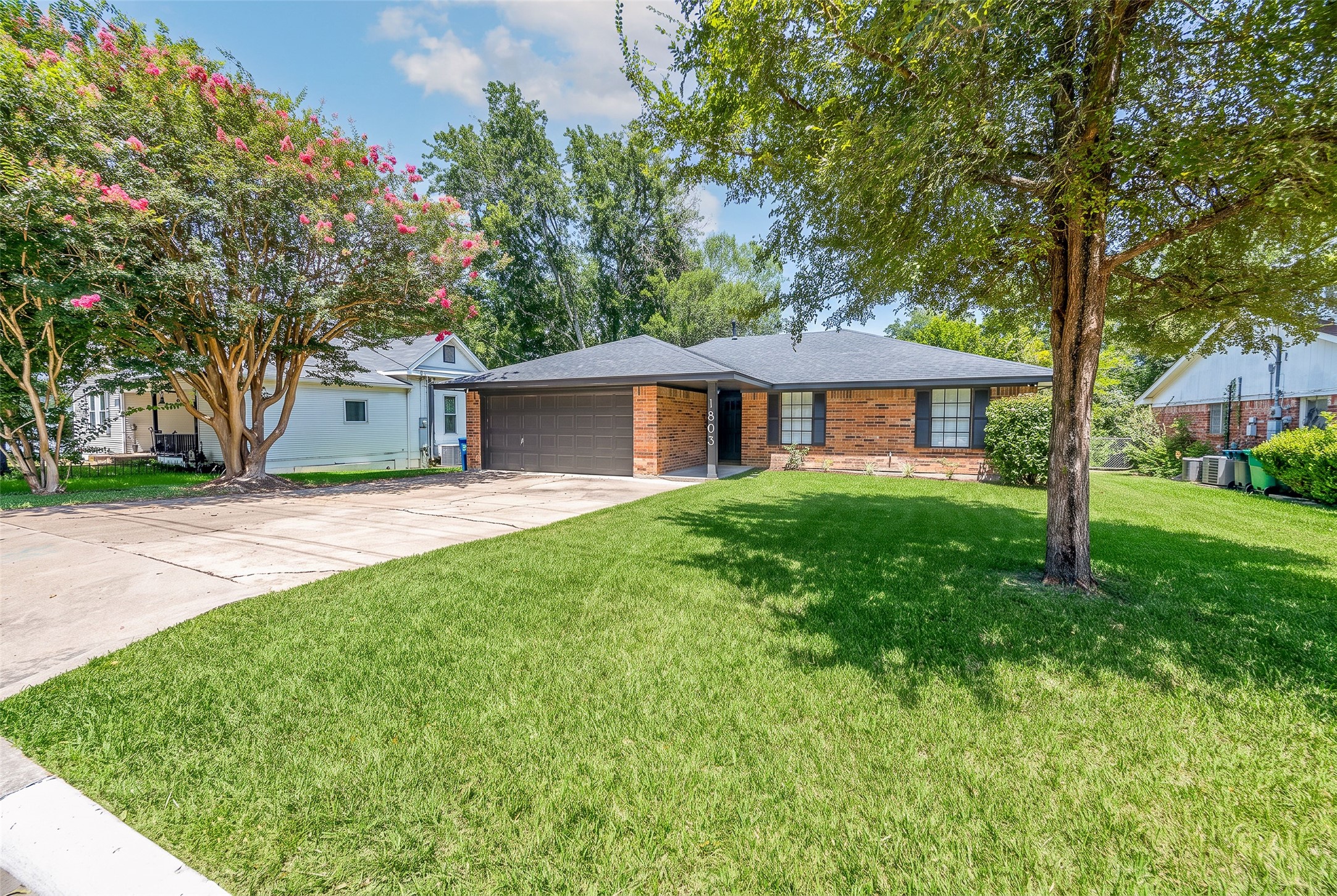 1803 S Park Street Property Photo 5