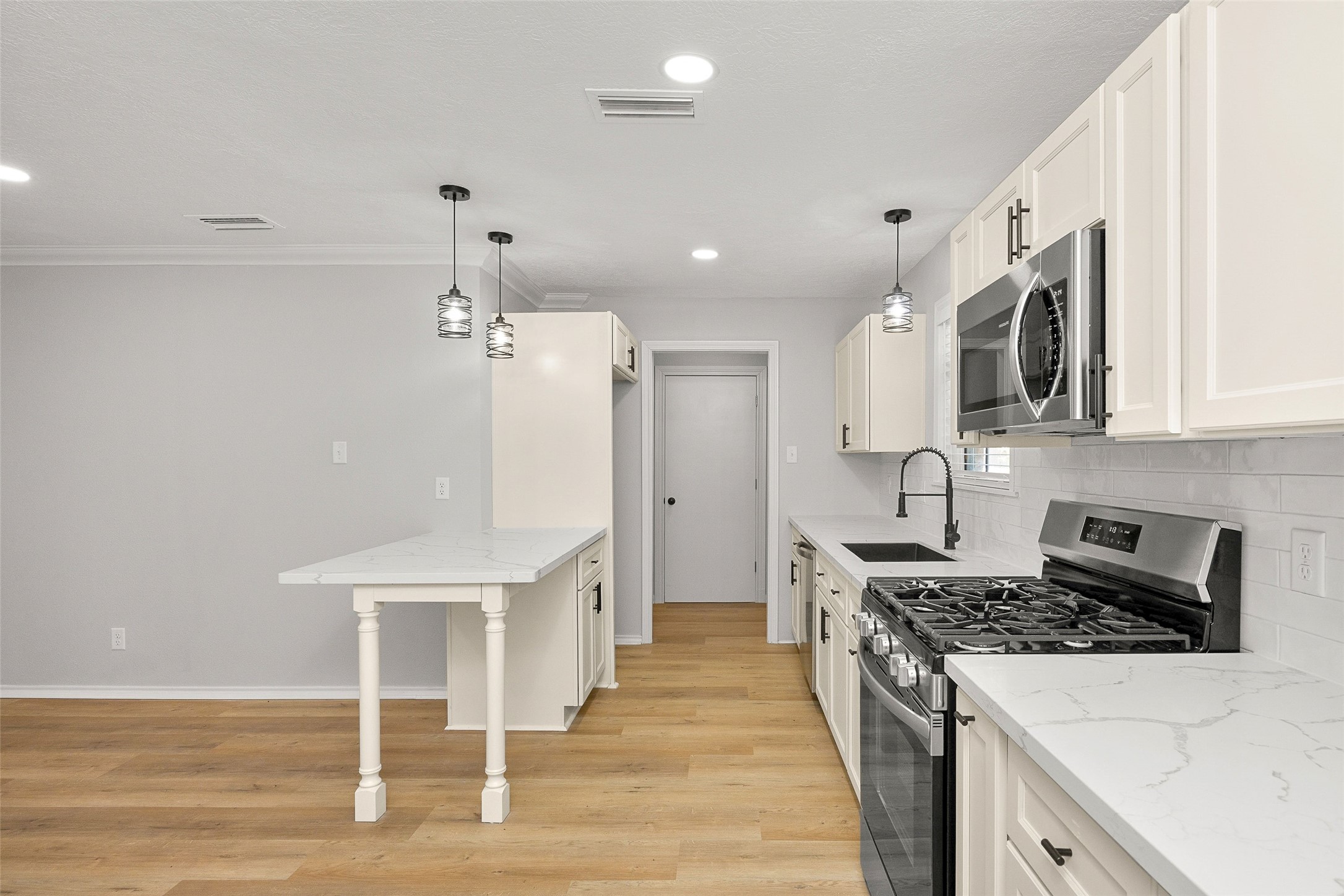 1803 S Park Street Property Photo 10