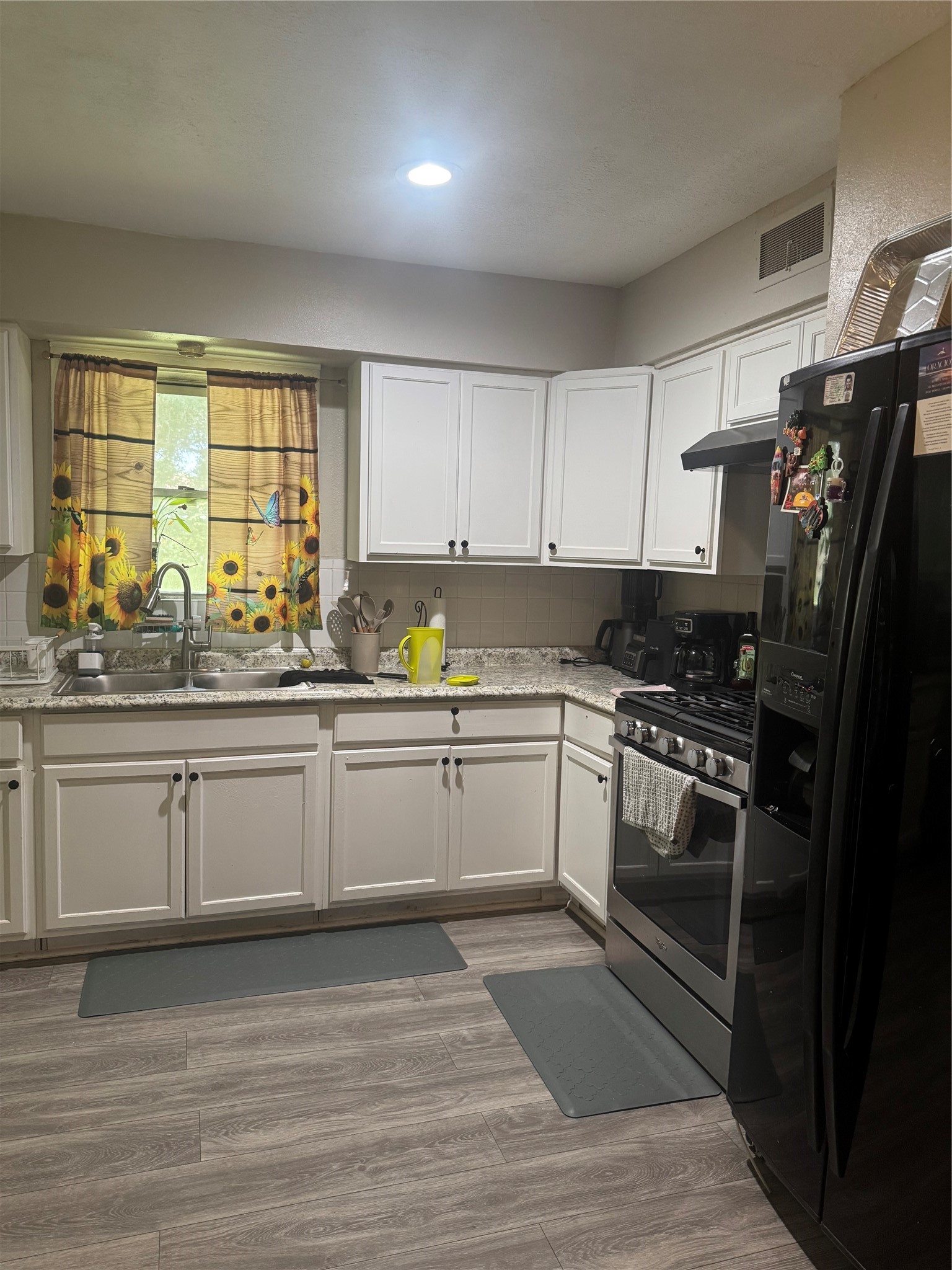 7947 Glenscott Street Property Photo 1