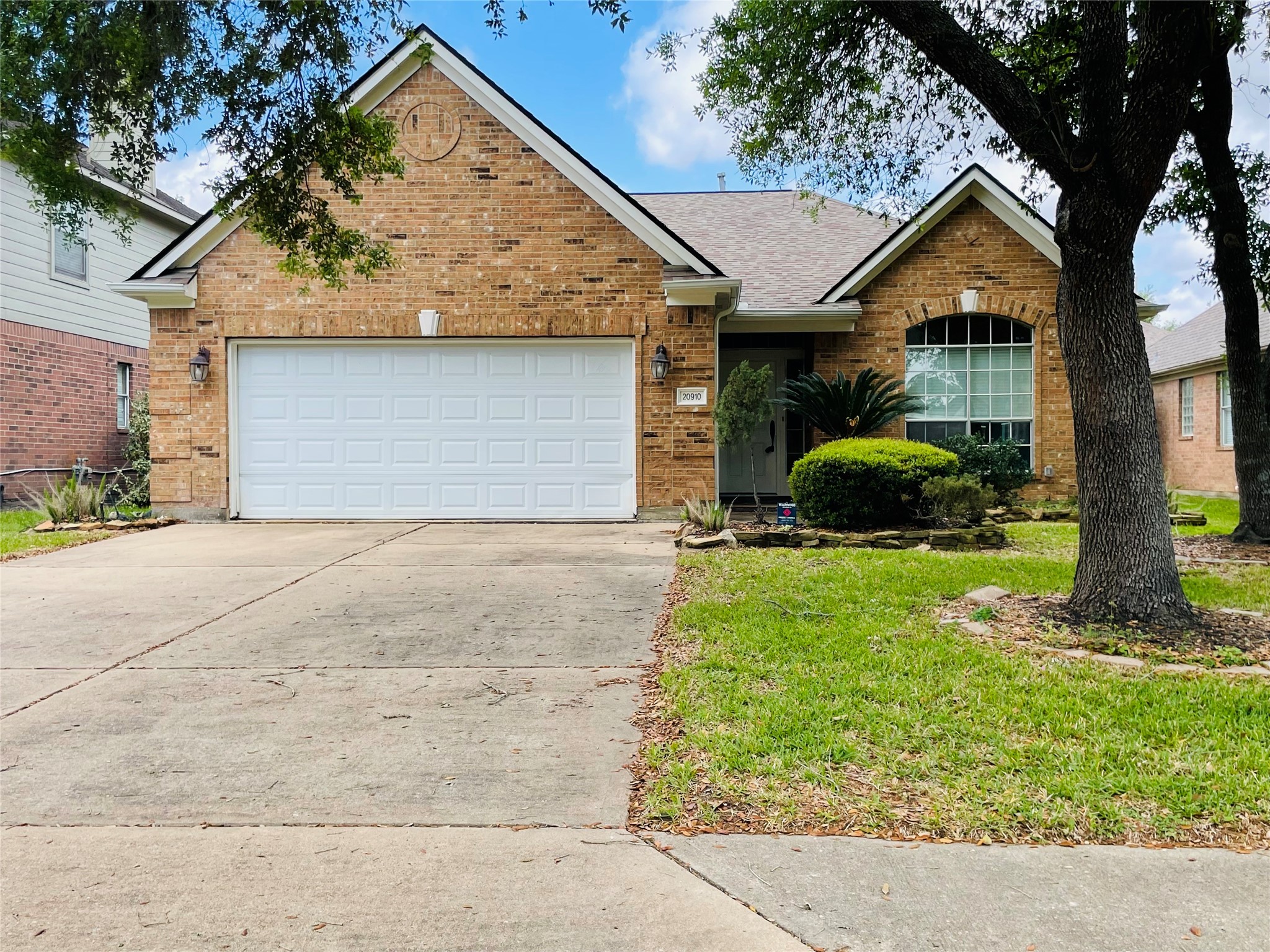 20910 Medallion Pointe Drive Property Photo 2
