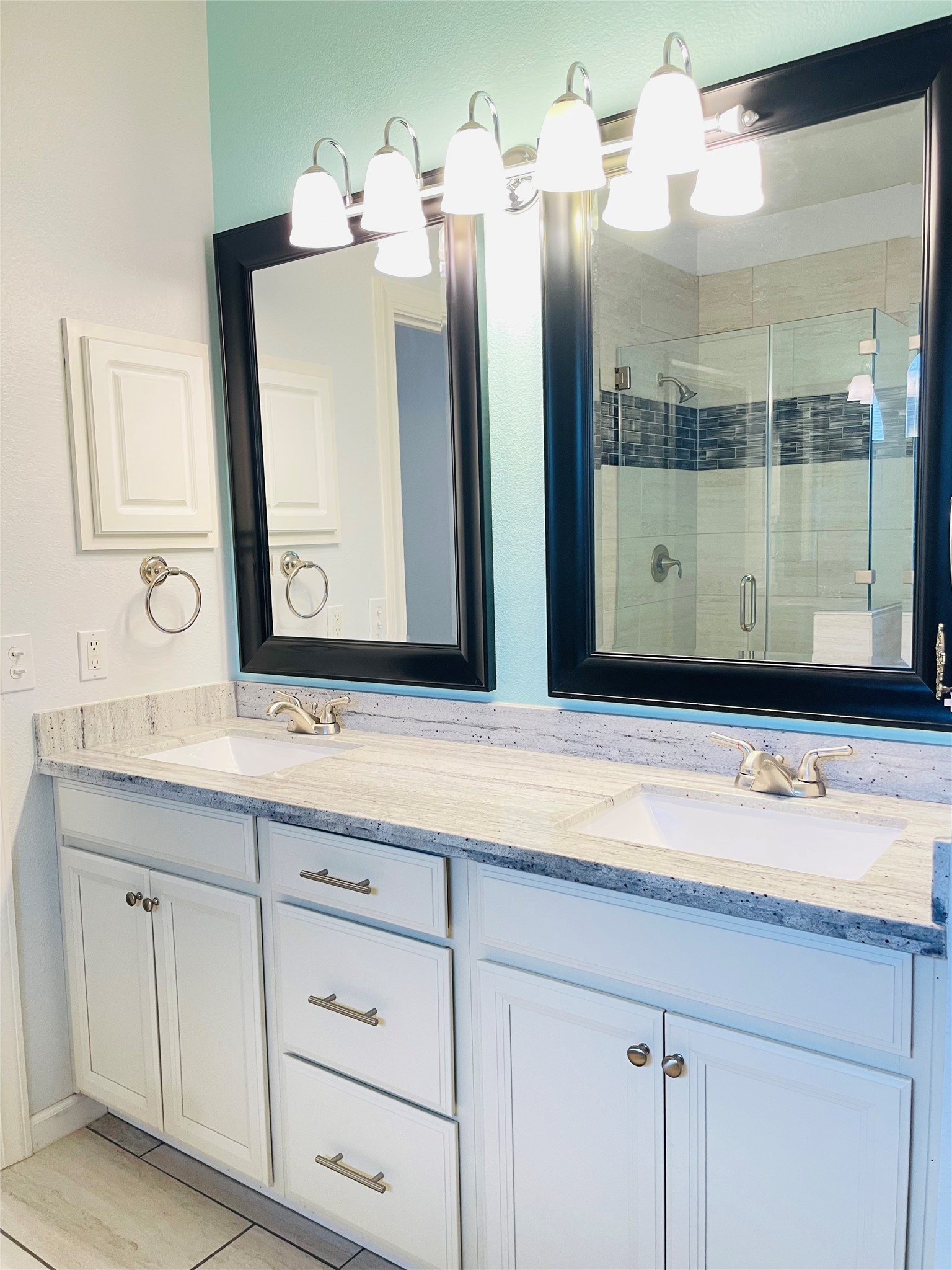 20910 Medallion Pointe Drive Property Photo 11