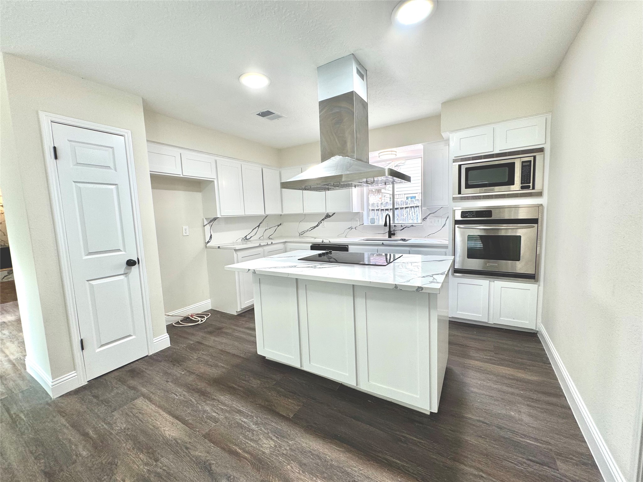 14307 Piping Rock Property Photo 5