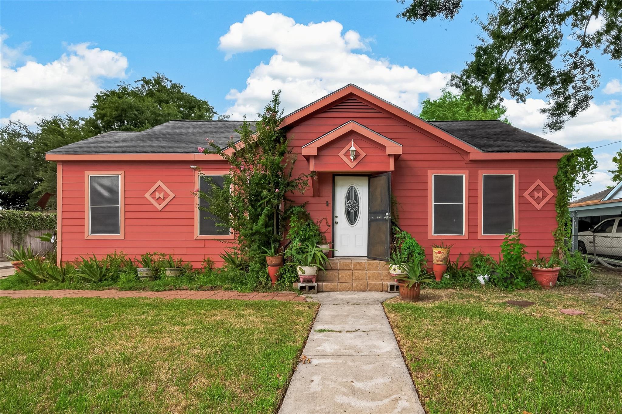 811 Canadian Street, Houston TX 77009 Property Photo 1