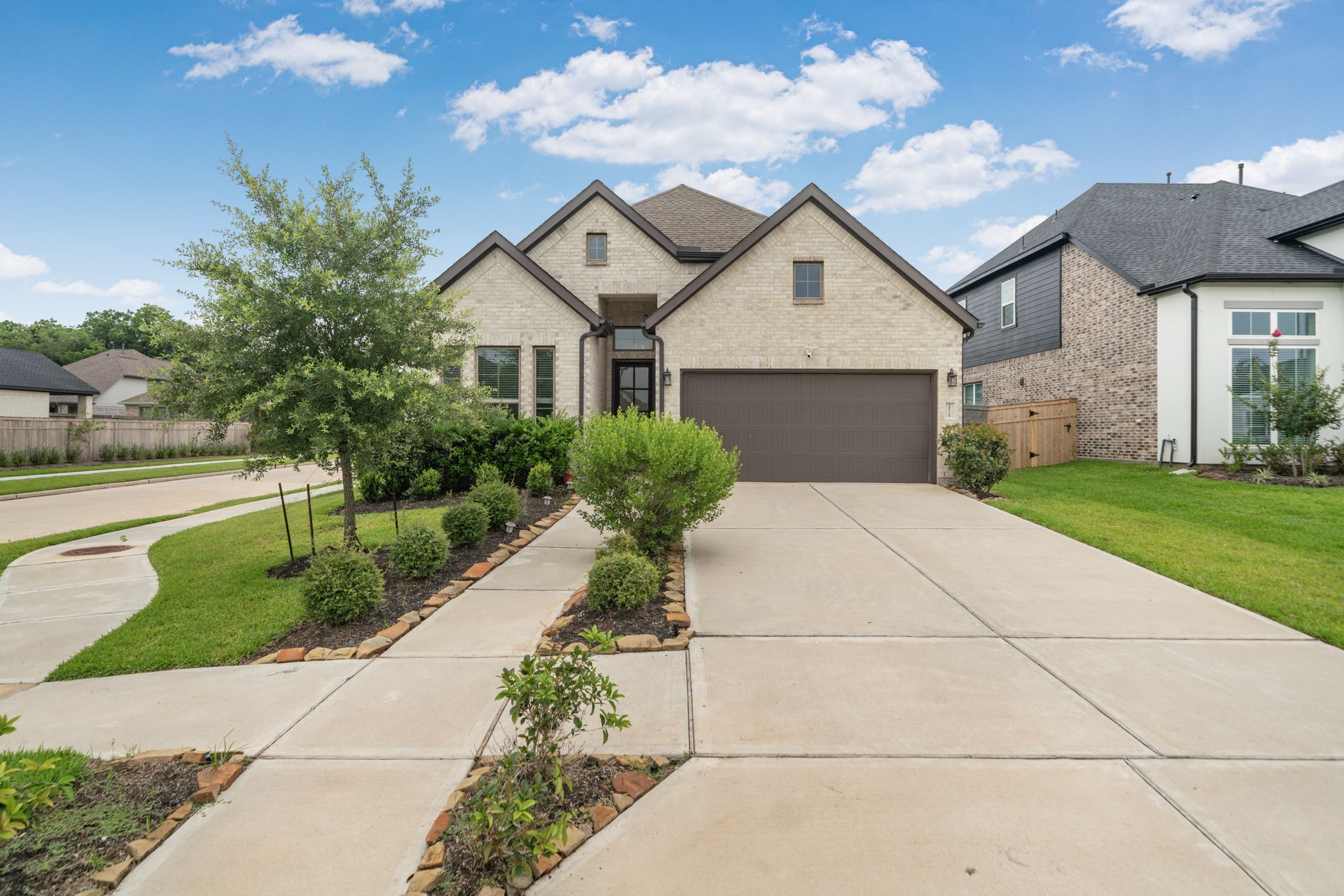 10718 Blossom River Drive Property Photo 2
