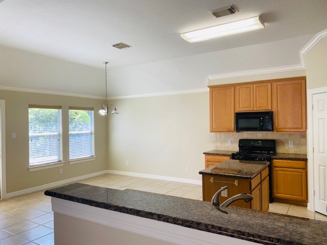 2811 Cresthollow Lane Property Photo 7