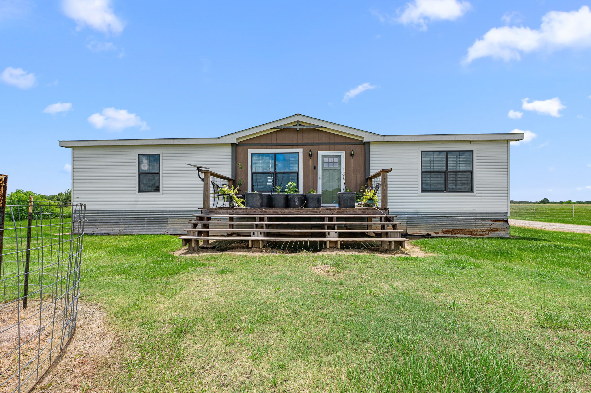 22360 640 Property Photo 3