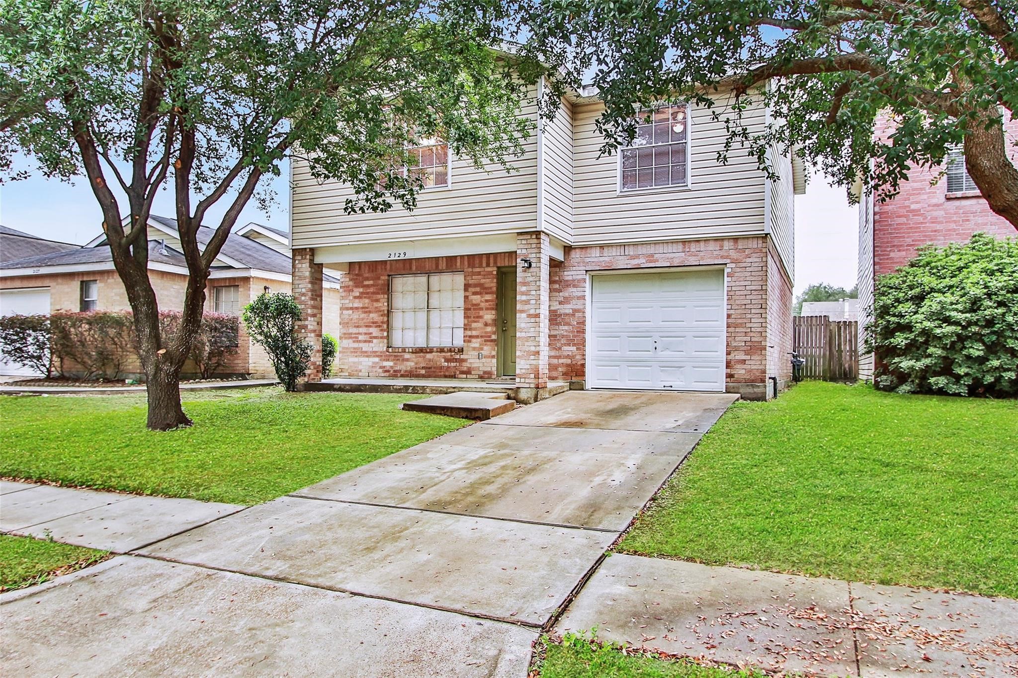 2129 Whittier Drive Property Photo