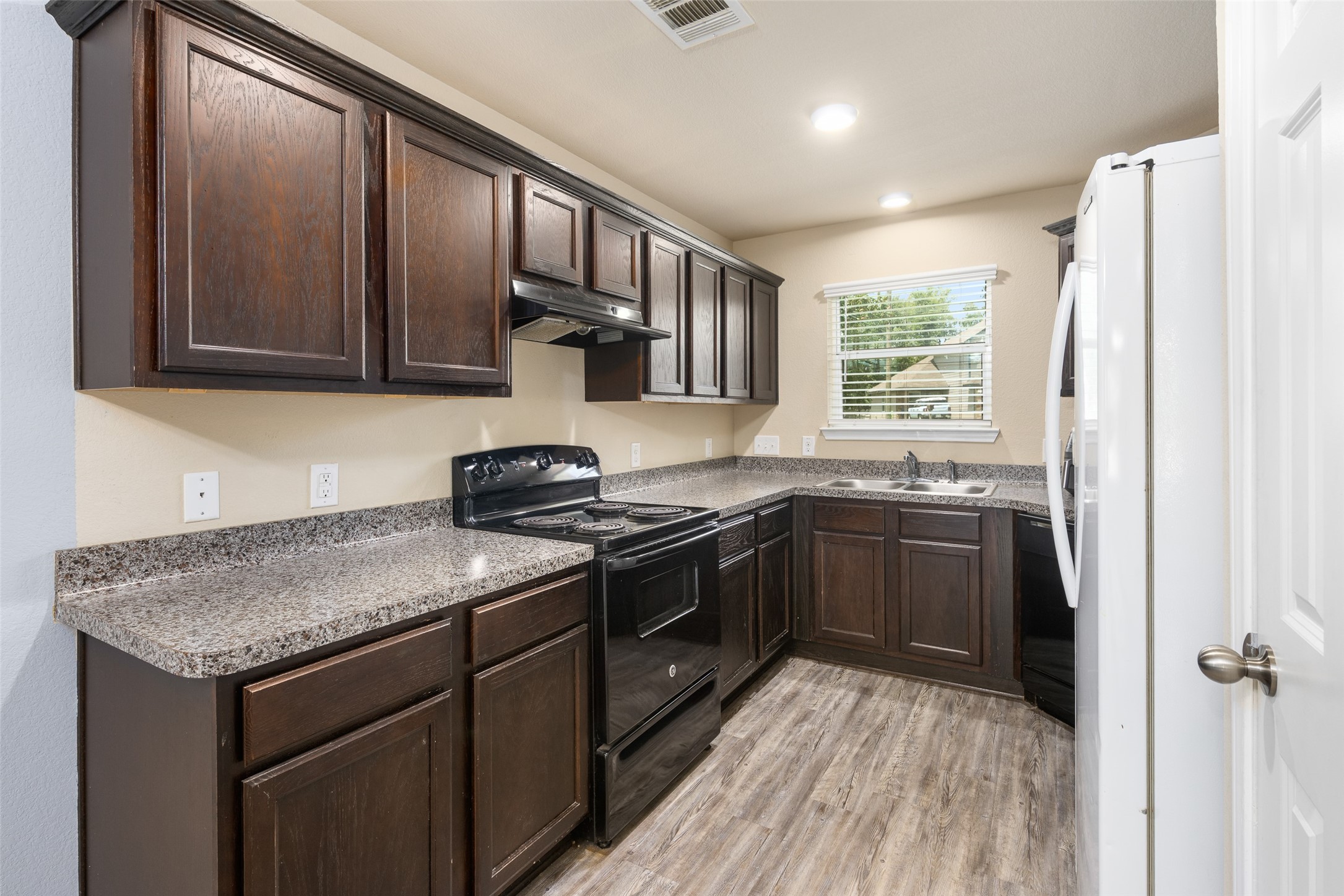 15302 Kickapoo Trail Property Photo 8