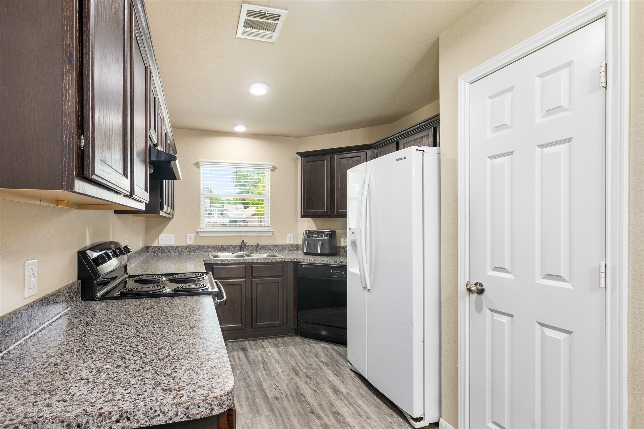 15302 Kickapoo Trail Property Photo 9