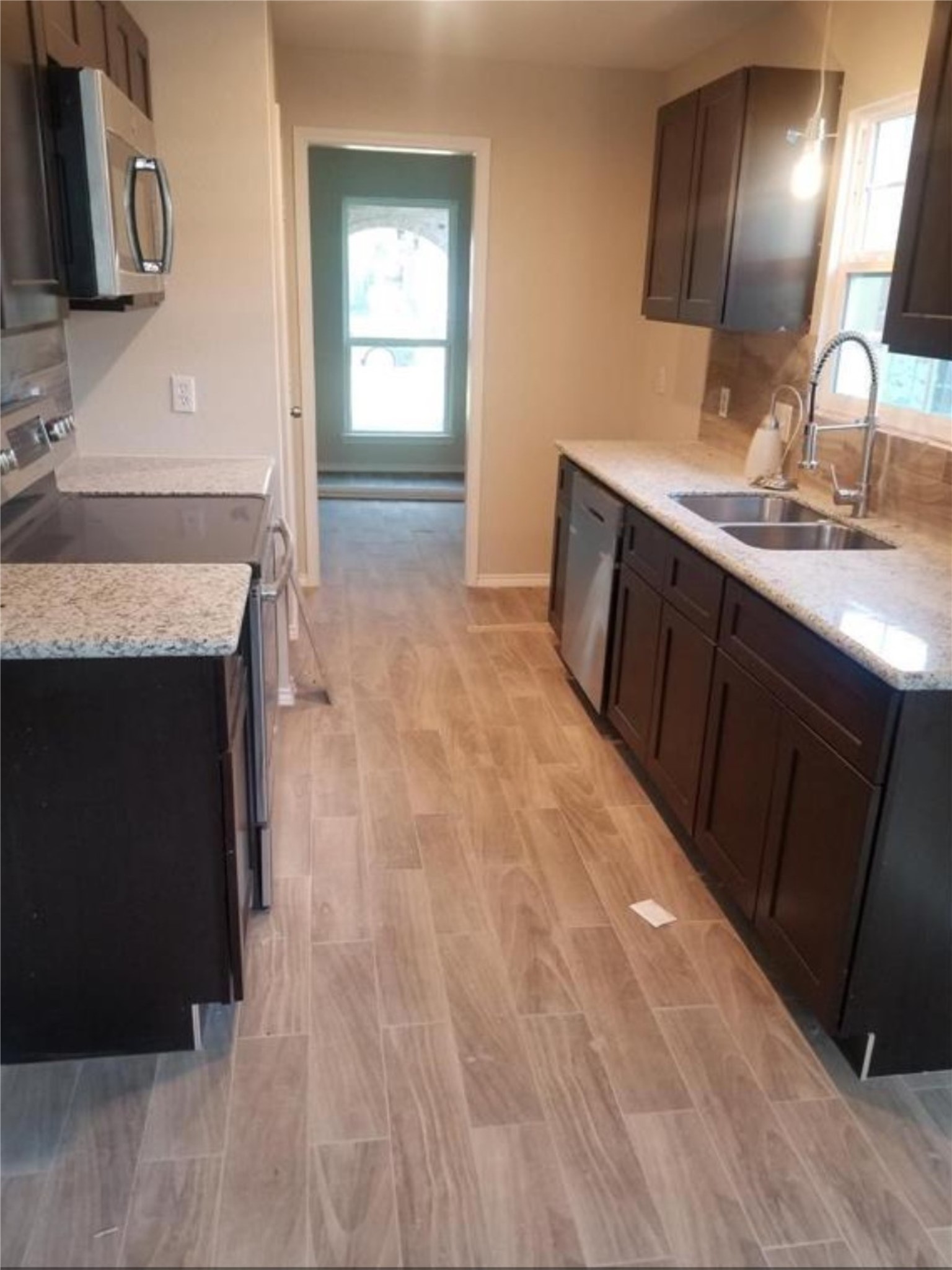 10011 N Golden Meadow Drive Property Photo 1
