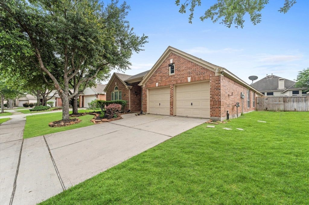 9422 Mustang Park Court Property Photo 2