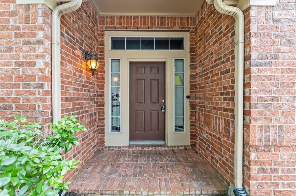 9422 Mustang Park Court Property Photo 3