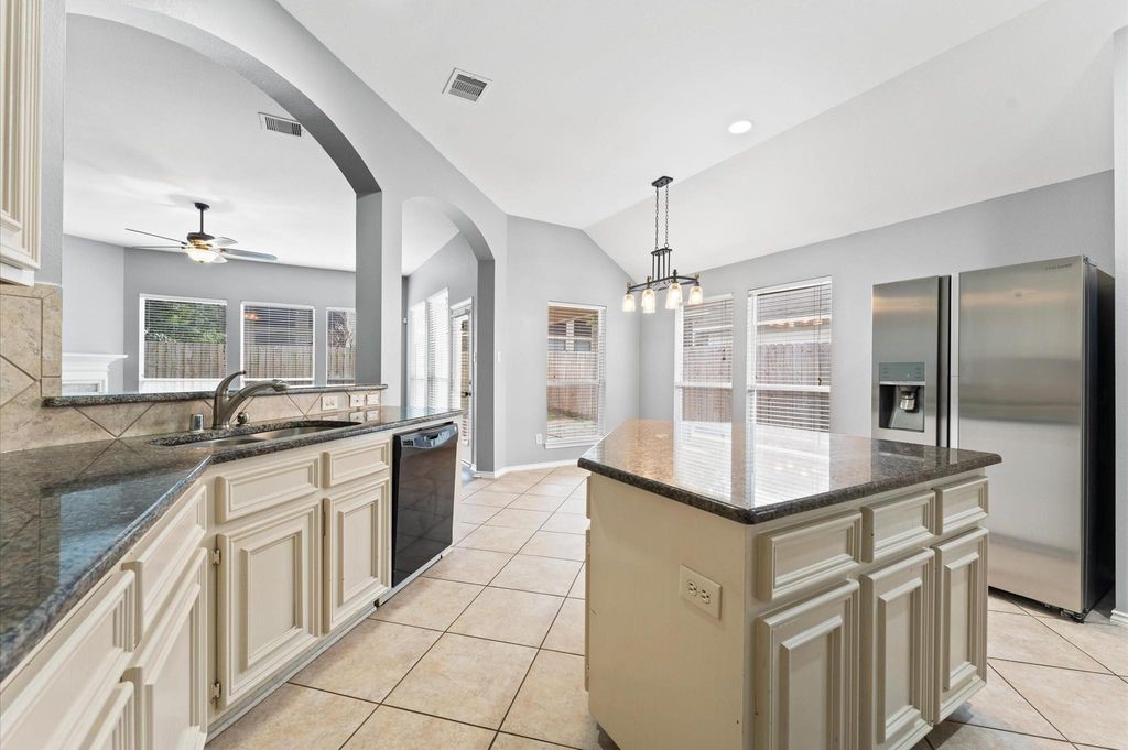 9422 Mustang Park Court Property Photo 7