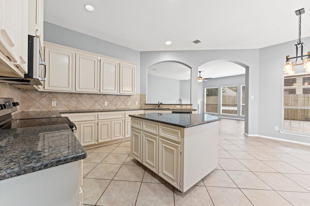 9422 Mustang Park Court Property Photo 8