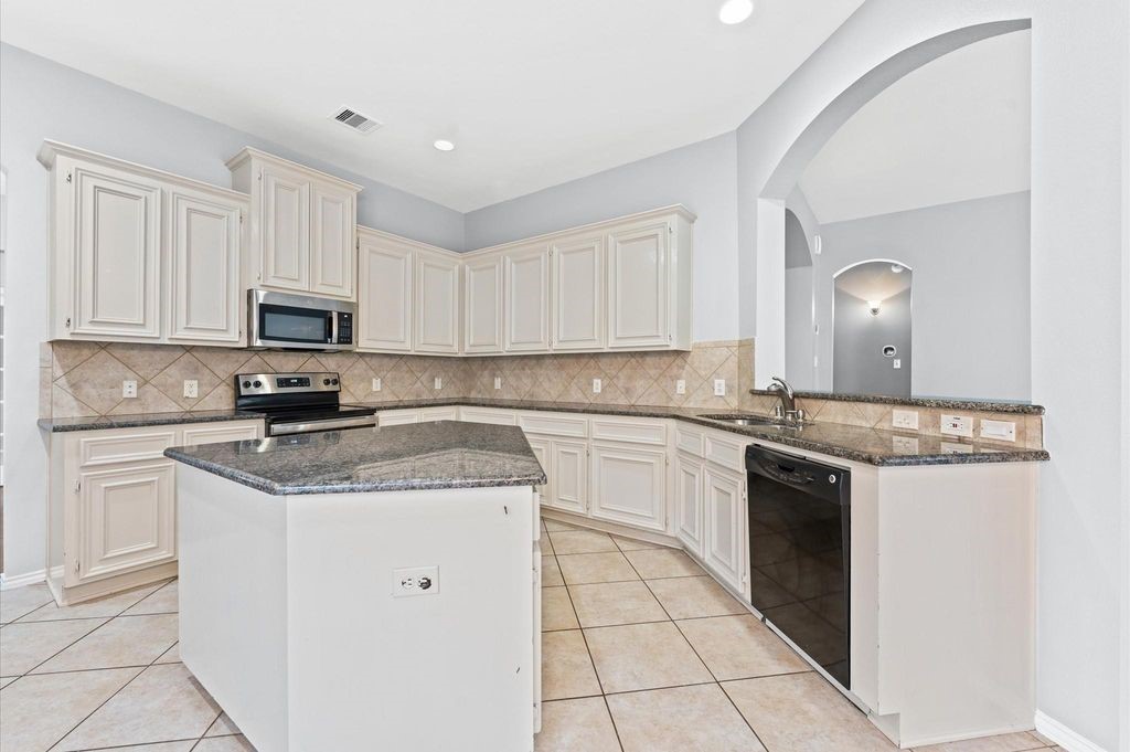 9422 Mustang Park Court Property Photo 9