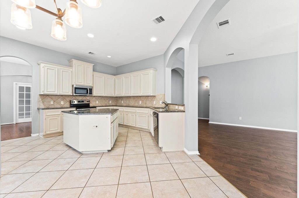 9422 Mustang Park Court Property Photo 10