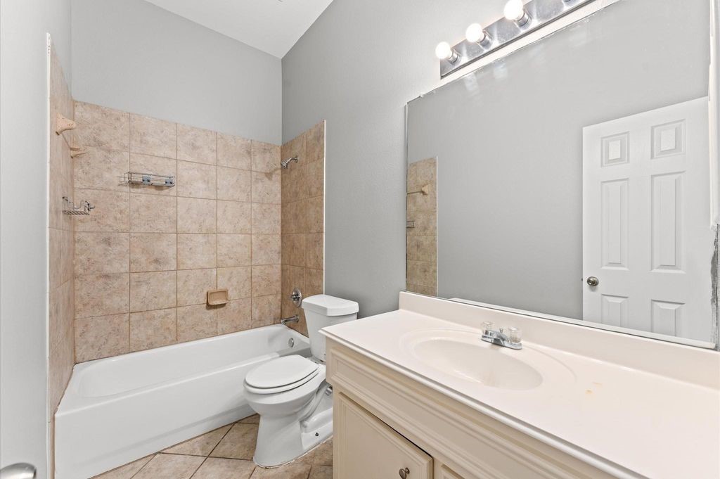 9422 Mustang Park Court Property Photo 13