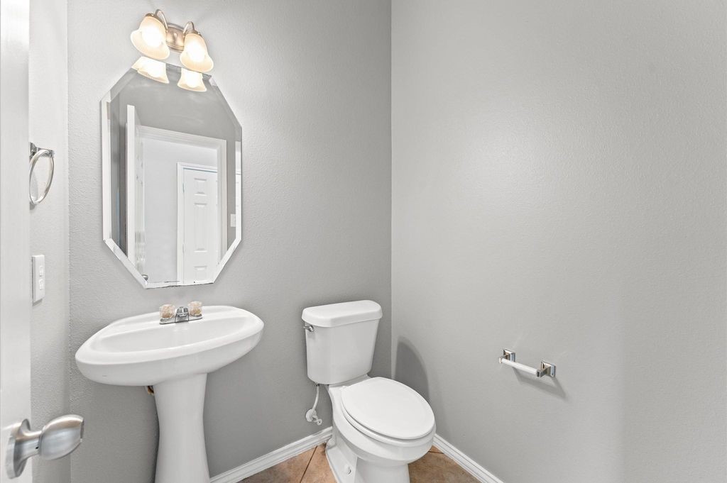 9422 Mustang Park Court Property Photo 17