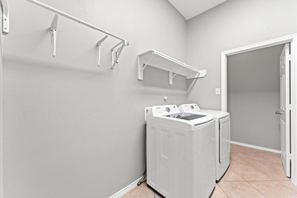 9422 Mustang Park Court Property Photo 18