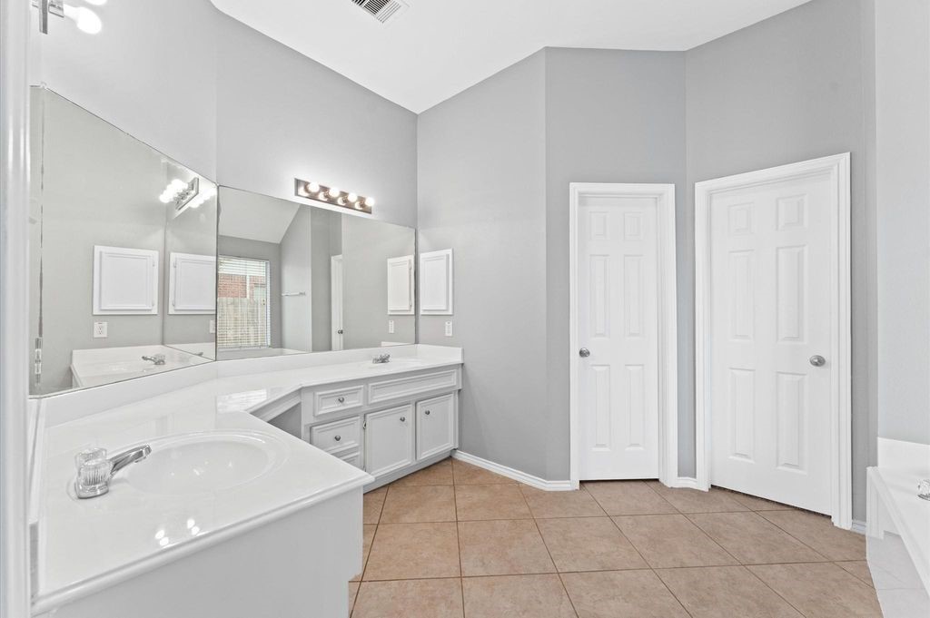 9422 Mustang Park Court Property Photo 21