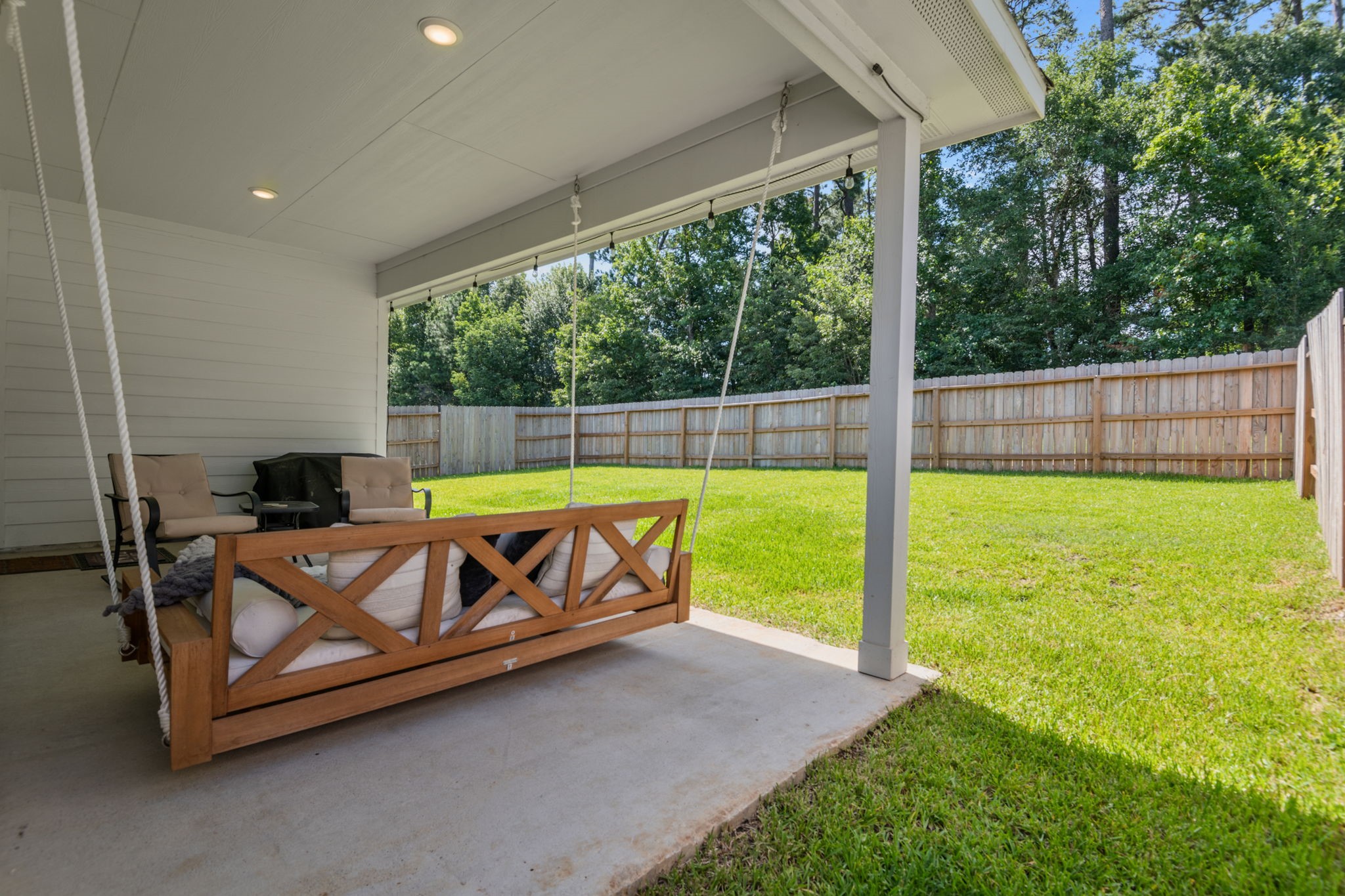 560 Newcomb Hollow Drive Property Photo 2