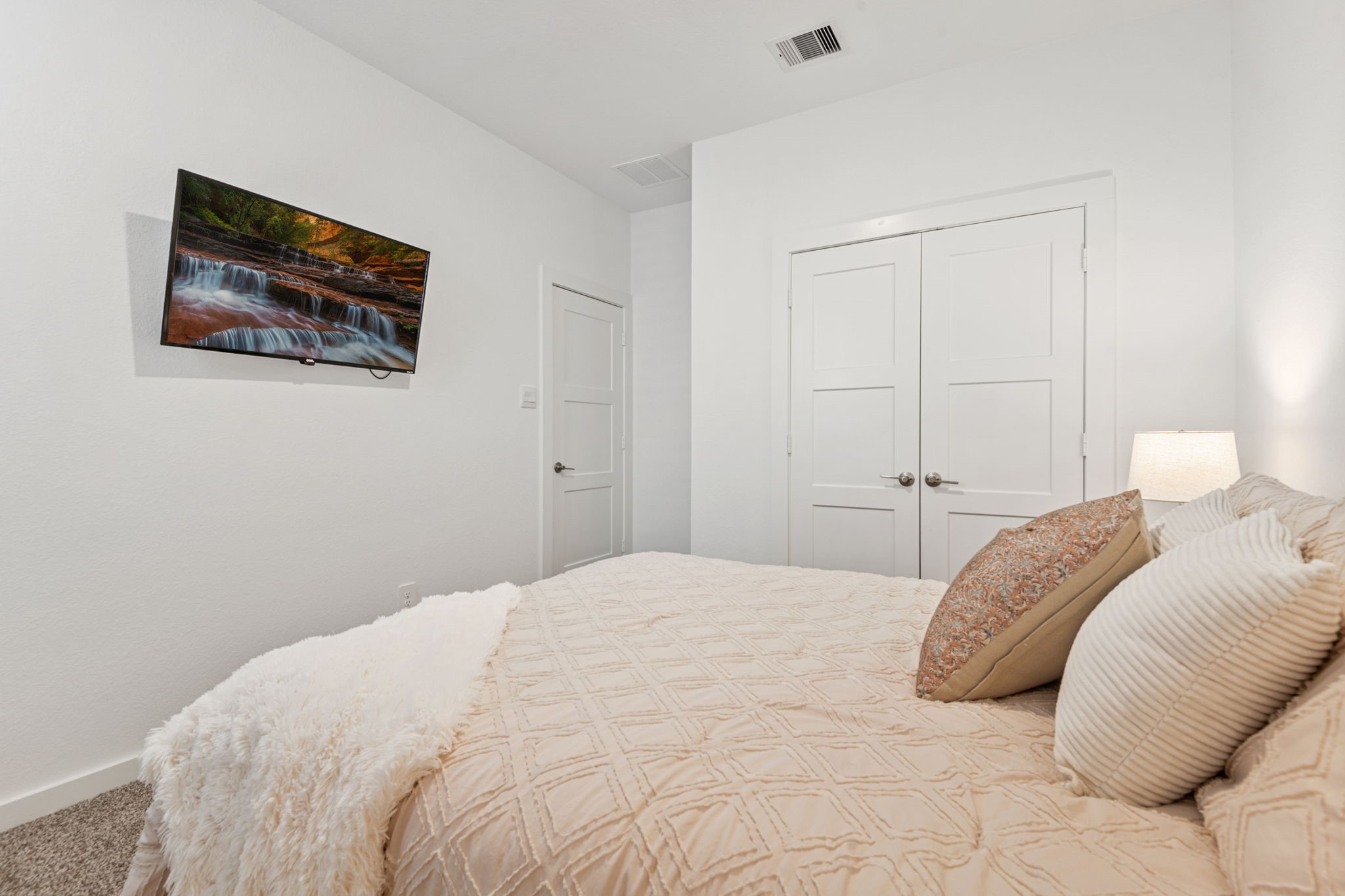 560 Newcomb Hollow Drive Property Photo 21