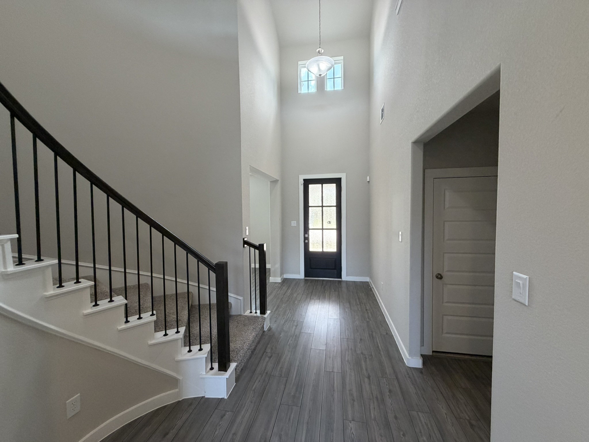 5814 Wayne Way Property Photo 3