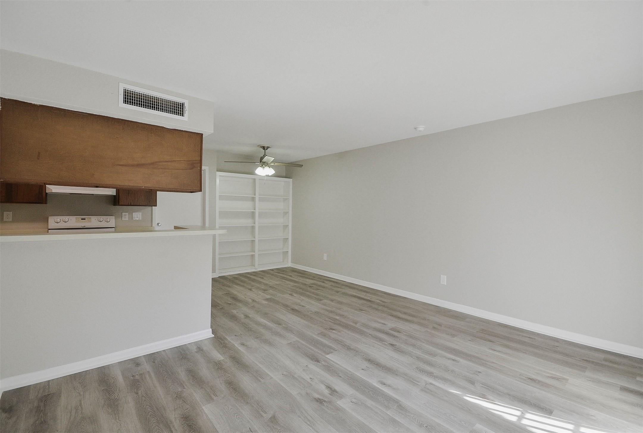12905 Woodforest Boulevard 607 Property Photo 2