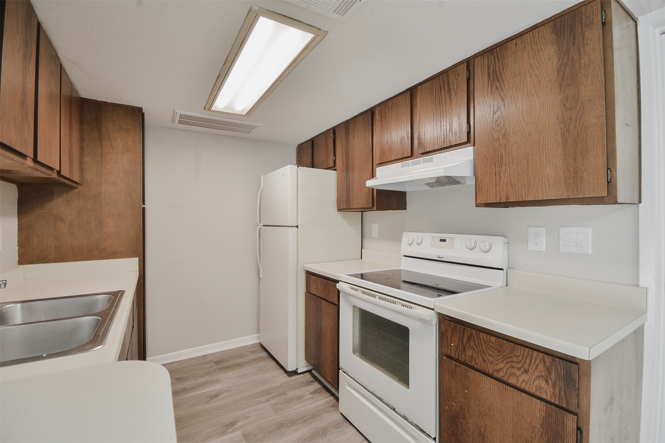 12905 Woodforest Boulevard 607 Property Photo 6
