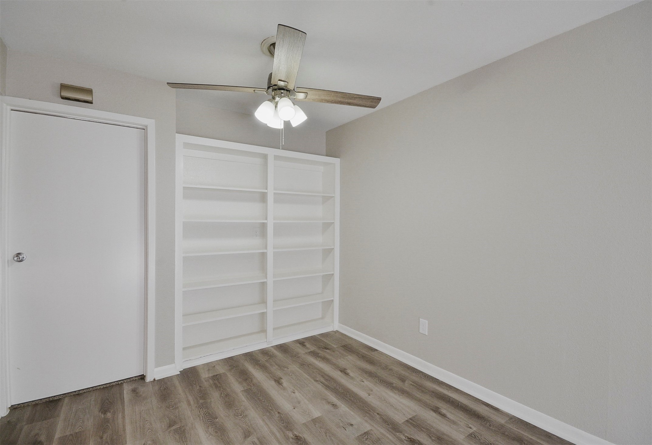 12905 Woodforest Boulevard 607 Property Photo 7