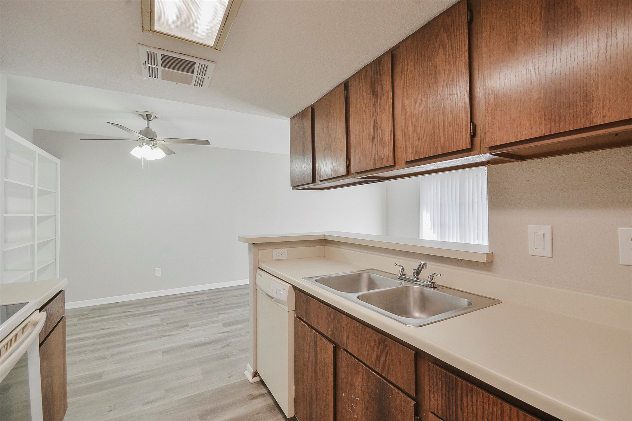12905 Woodforest Boulevard 607 Property Photo 8