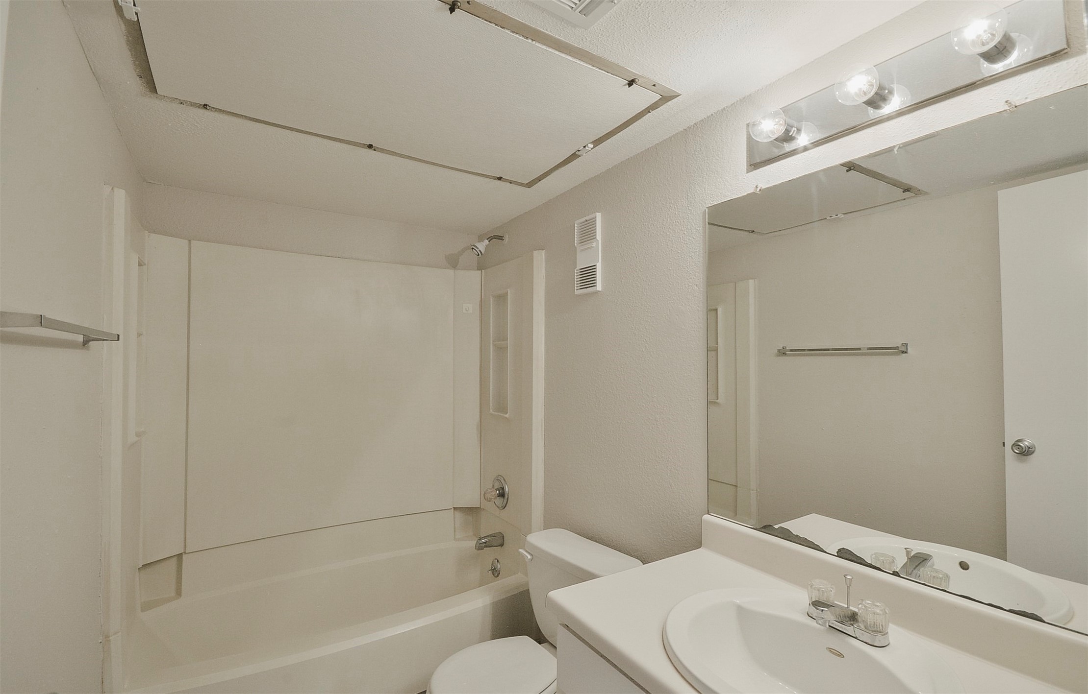 12905 Woodforest Boulevard 607 Property Photo 13