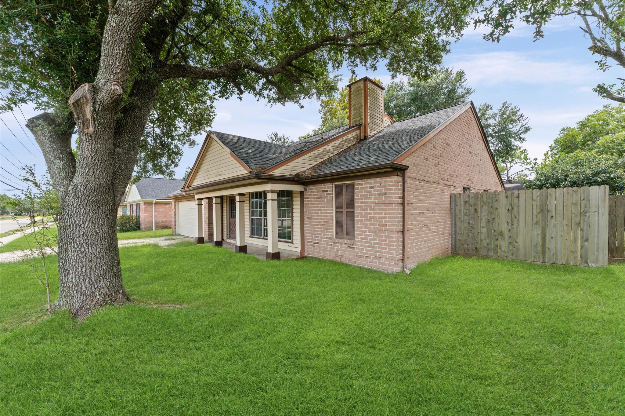 2430 Shady Bend Drive Property Photo 2