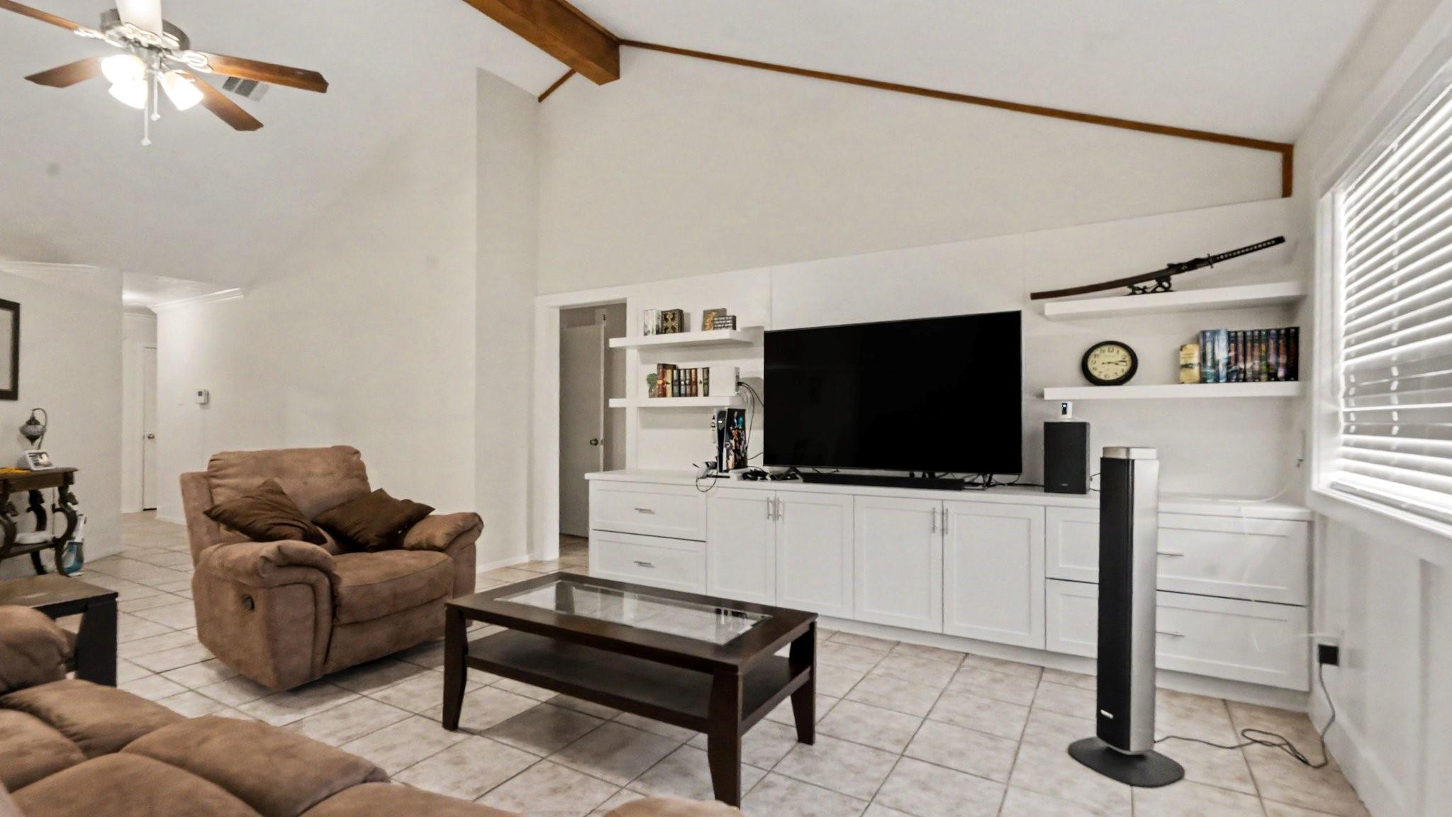 1506 Holbech Lane Property Photo 3