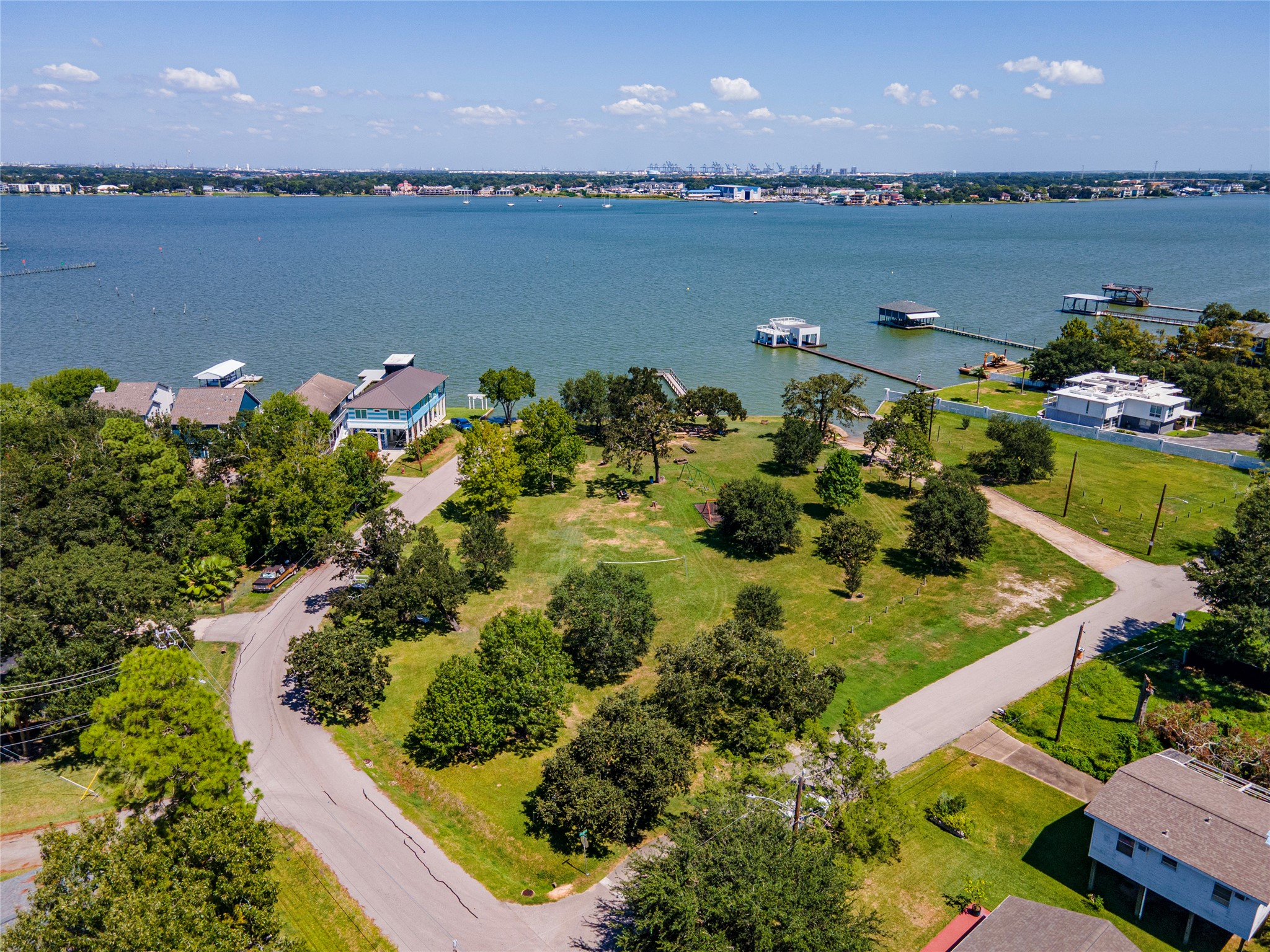 2124 Cove Park Drive Property Photo 12