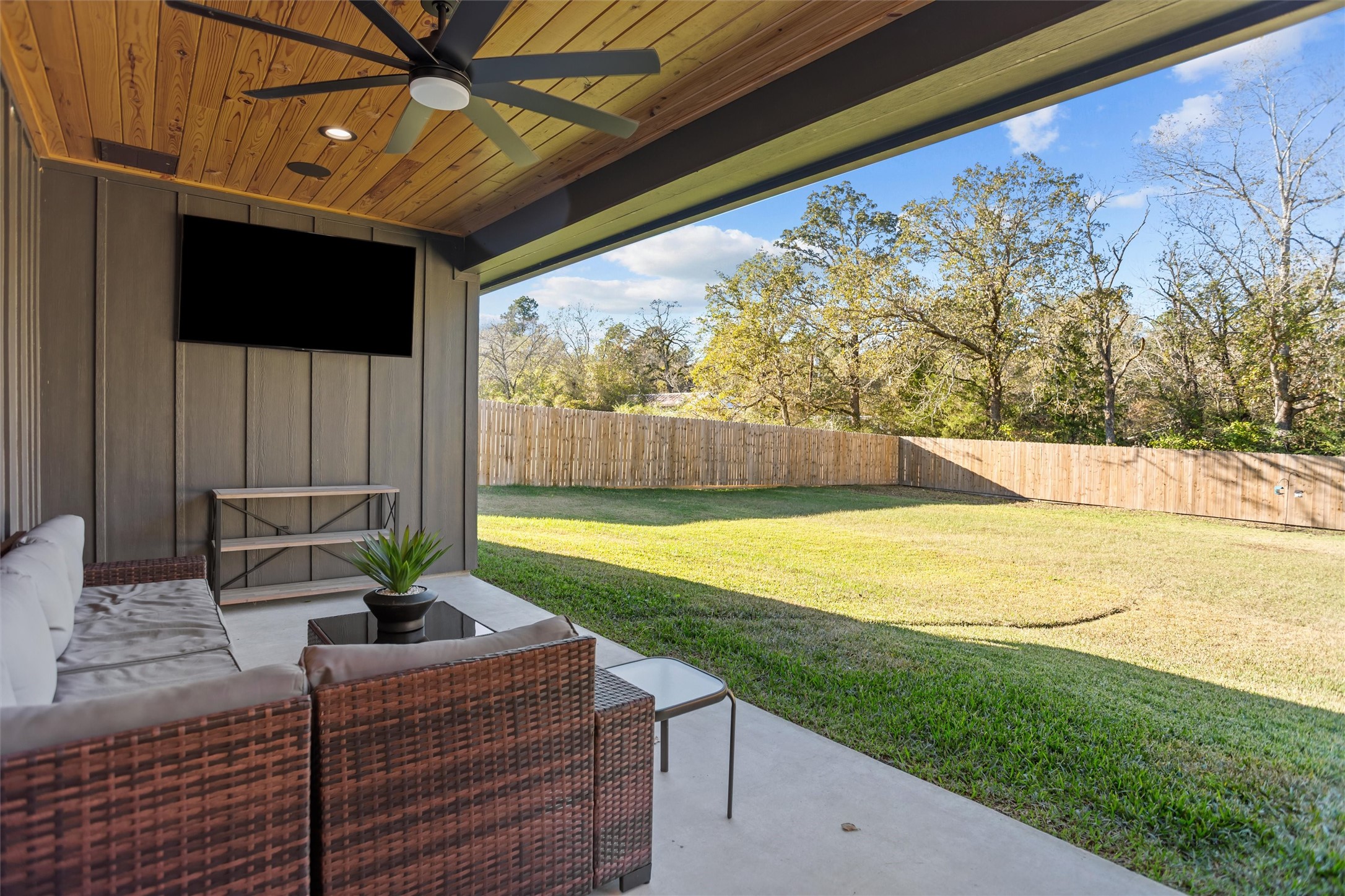 190 Shady Oaks Drive Property Photo 4