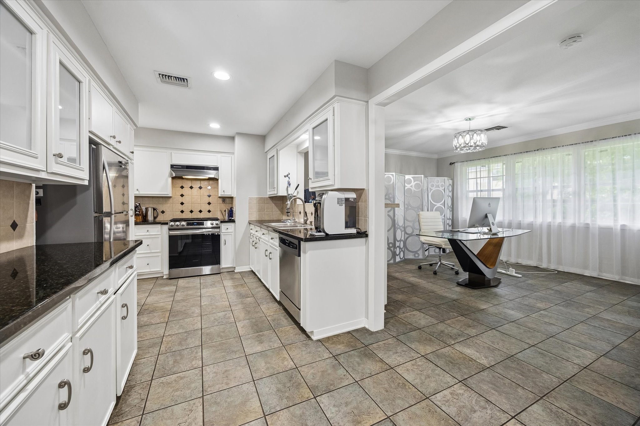 5611 Whitehaven Property Photo 3