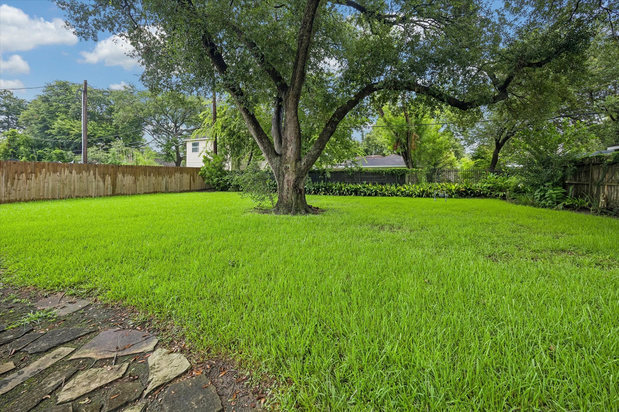 5611 Whitehaven Property Photo 6