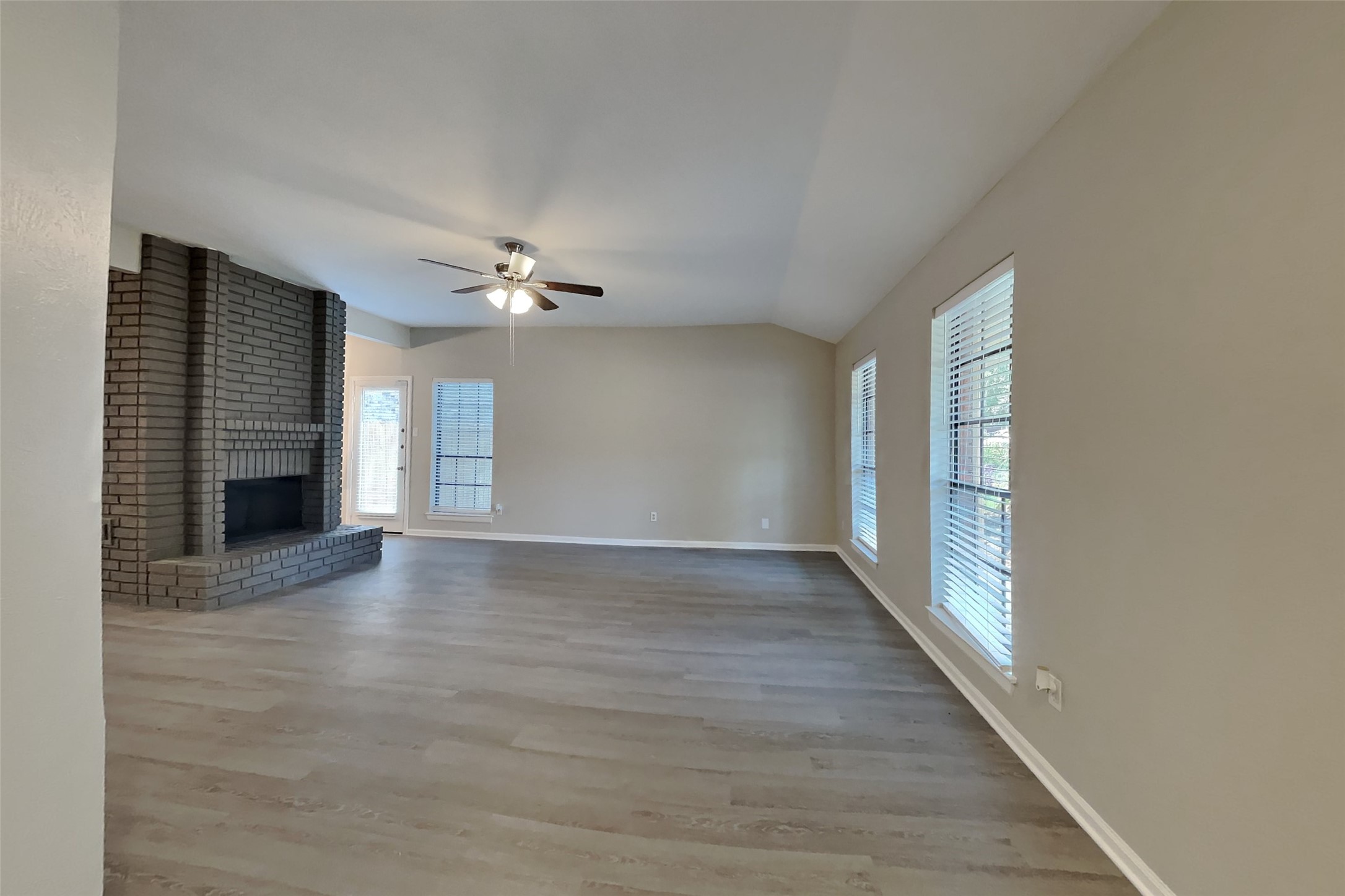 3418 Creek Manor Drive Property Photo 4