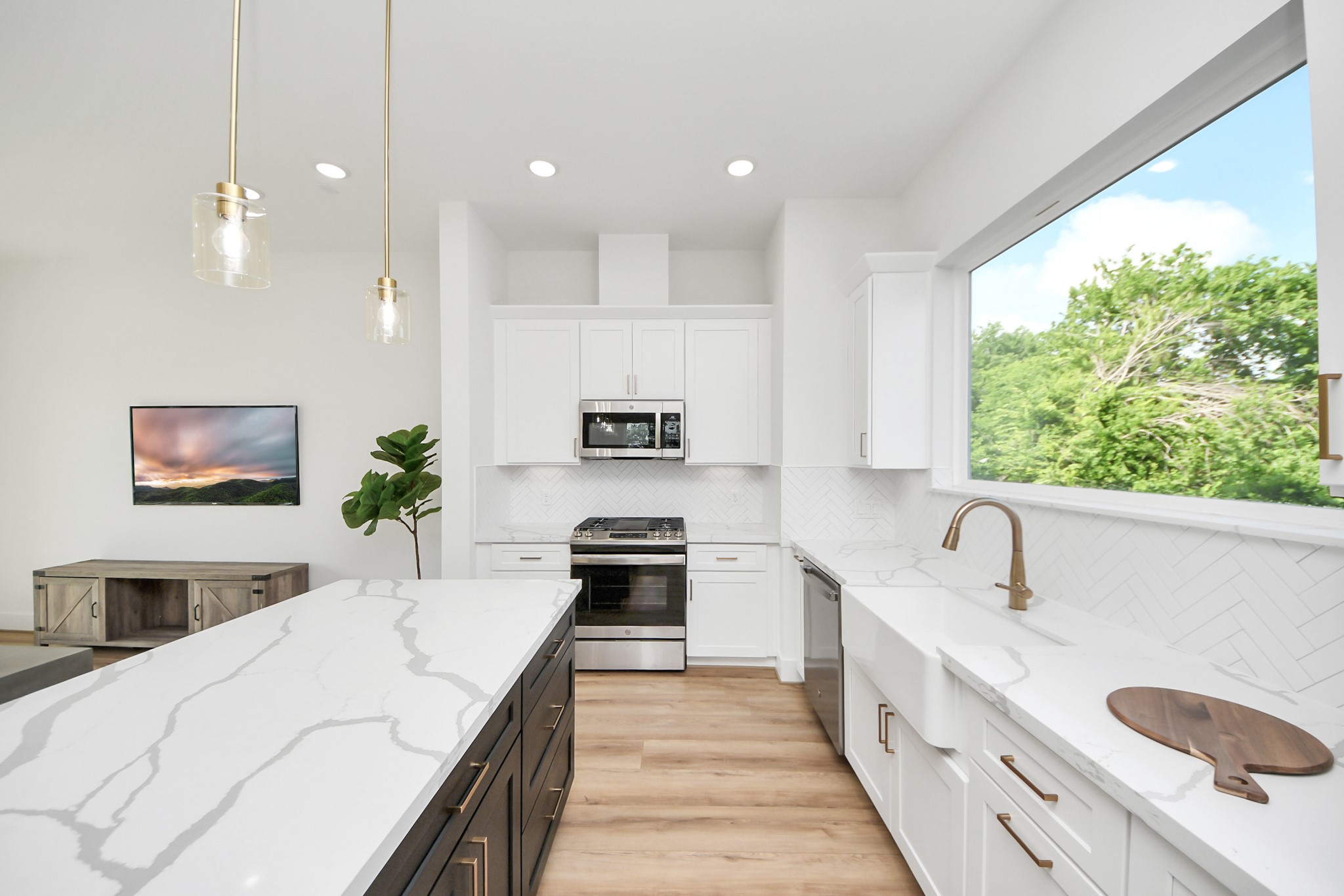 2424 Harrington Street Property Photo 4