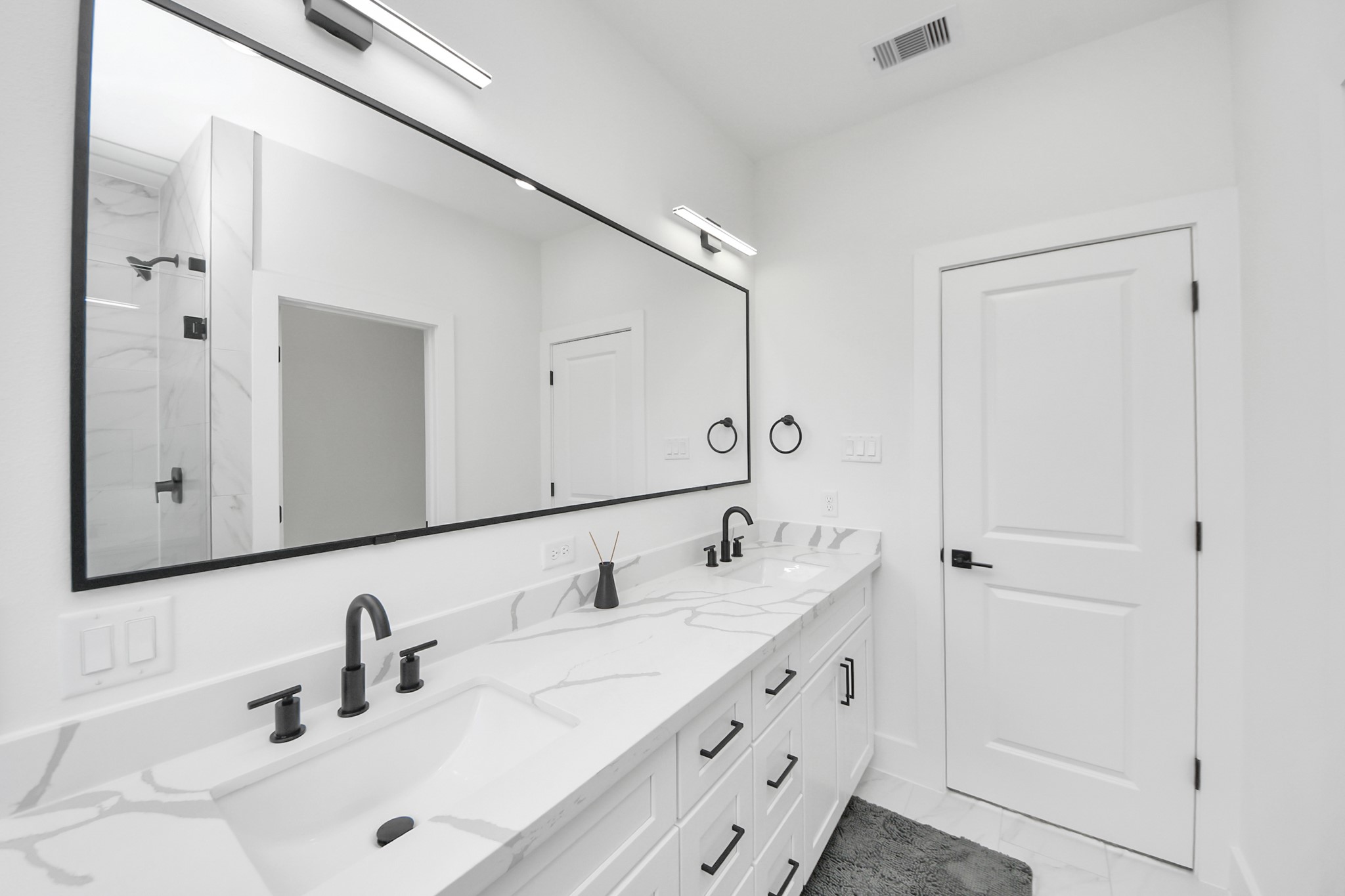 2424 Harrington Street Property Photo 11