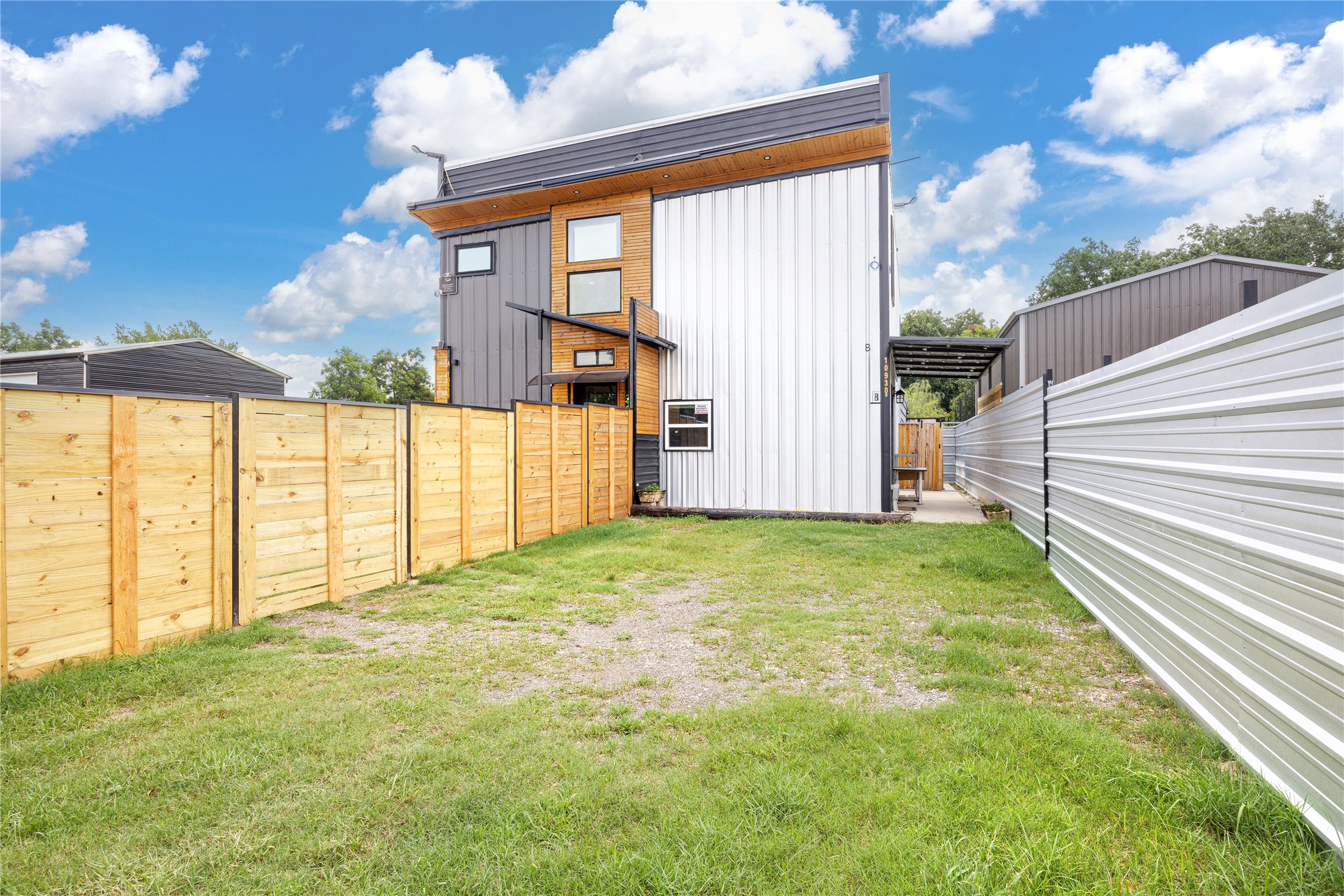 10930 Exeter Street B Property Photo 1