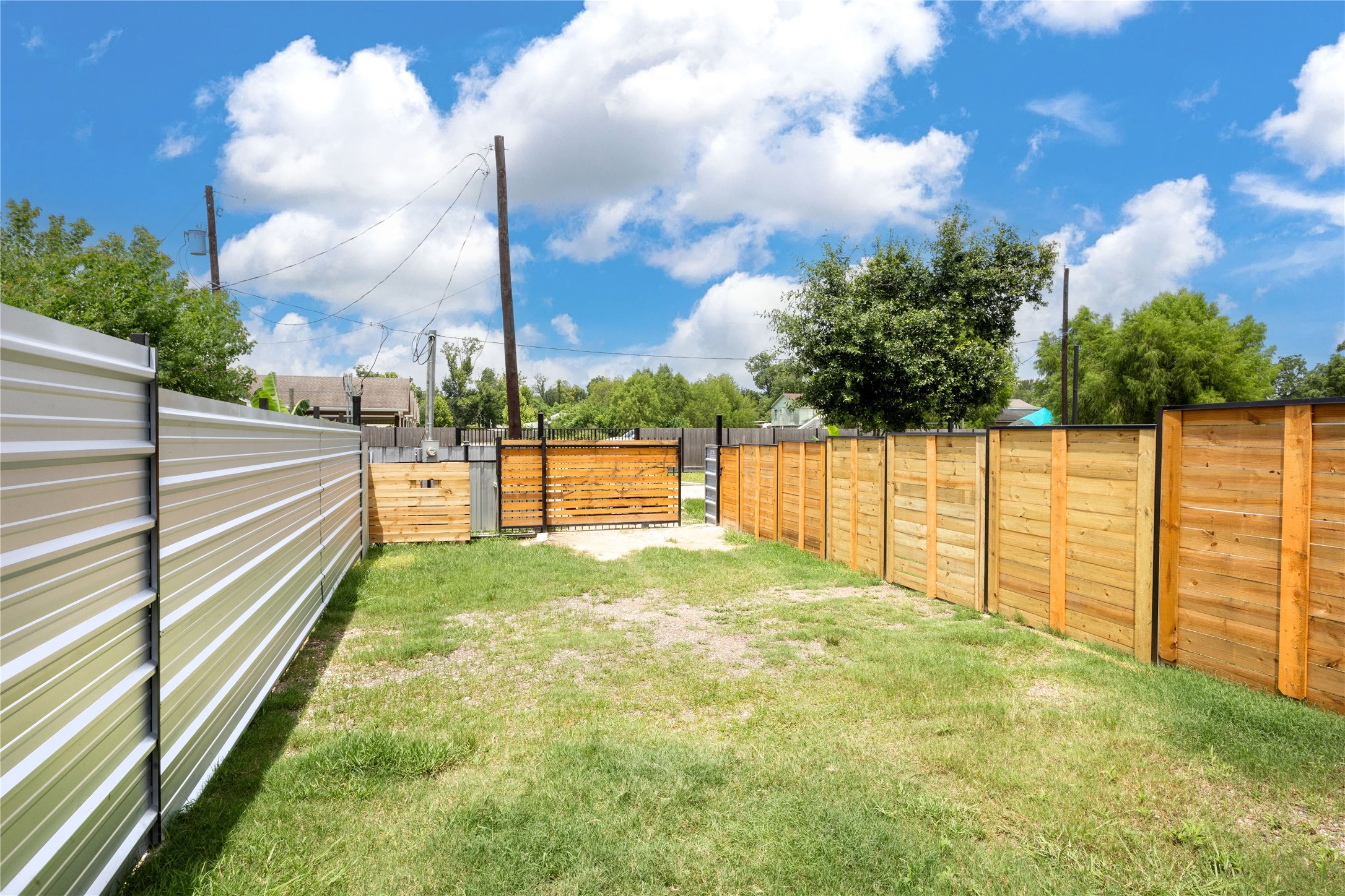 10930 Exeter Street B Property Photo 2