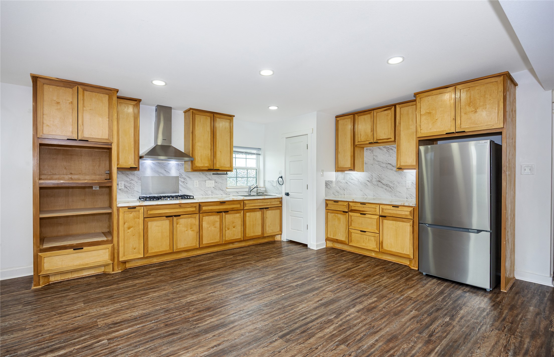 10930 Exeter Street B Property Photo 4